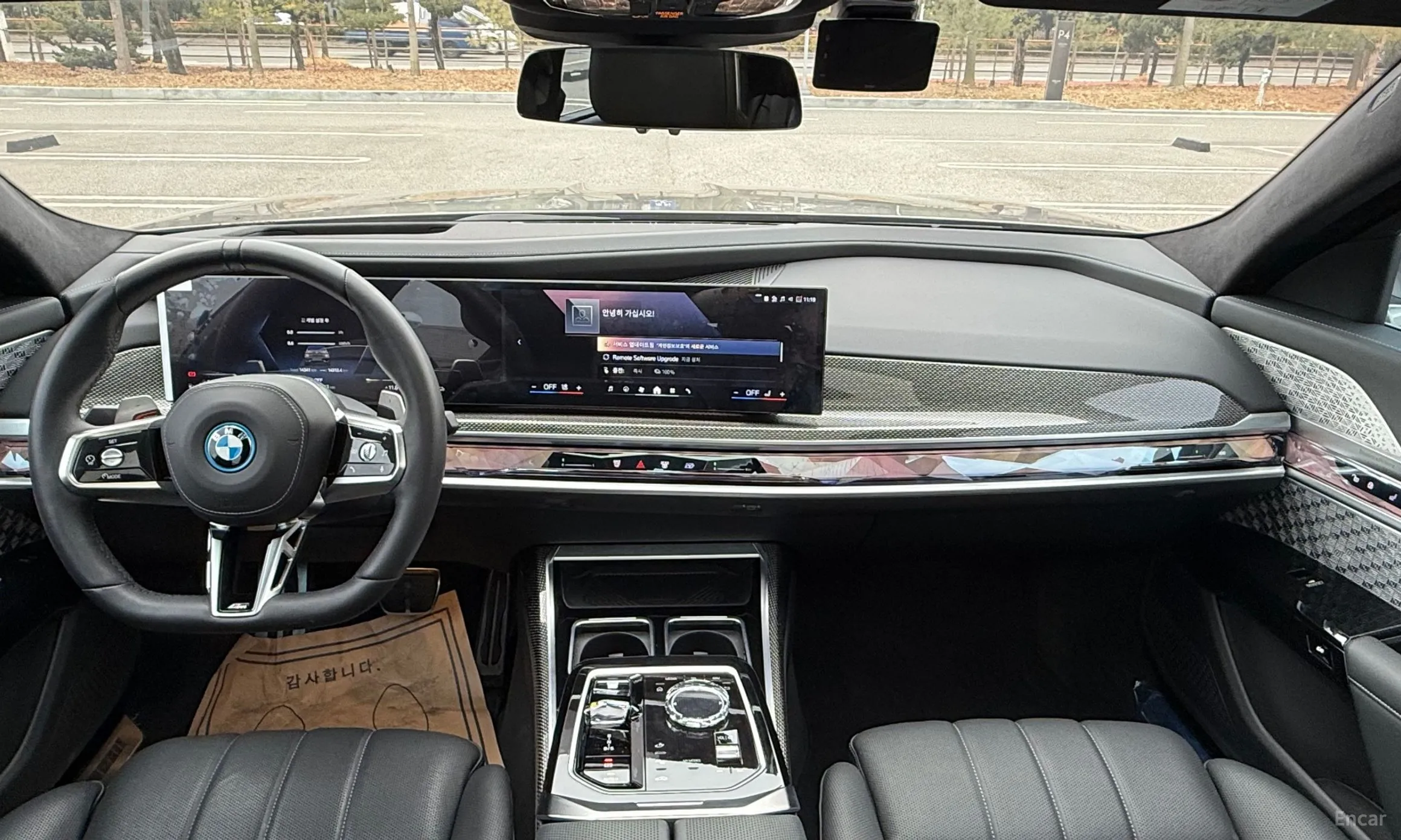 BMW 7 Series (G70) превью 7
