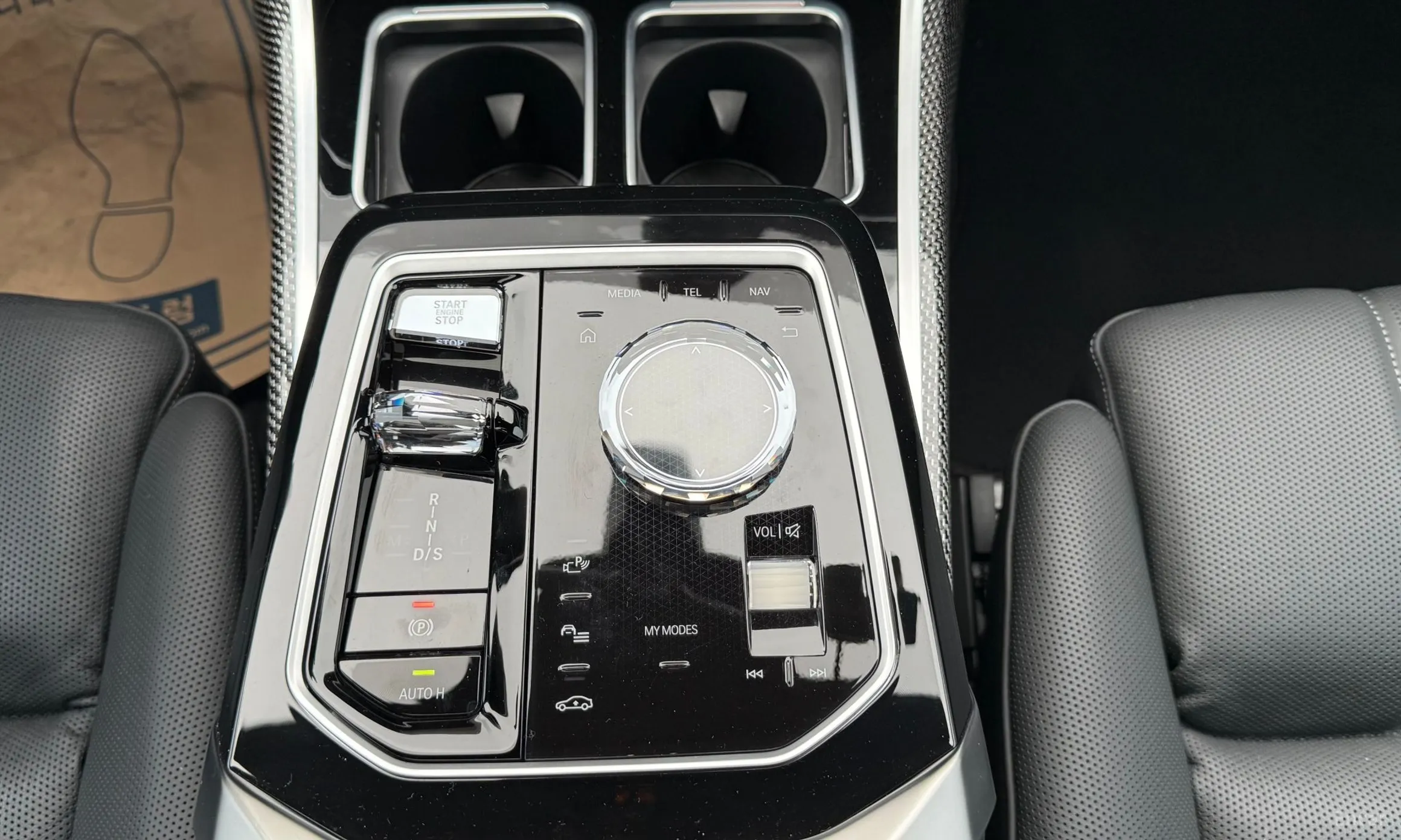 BMW 7 Series (G70) превью 9