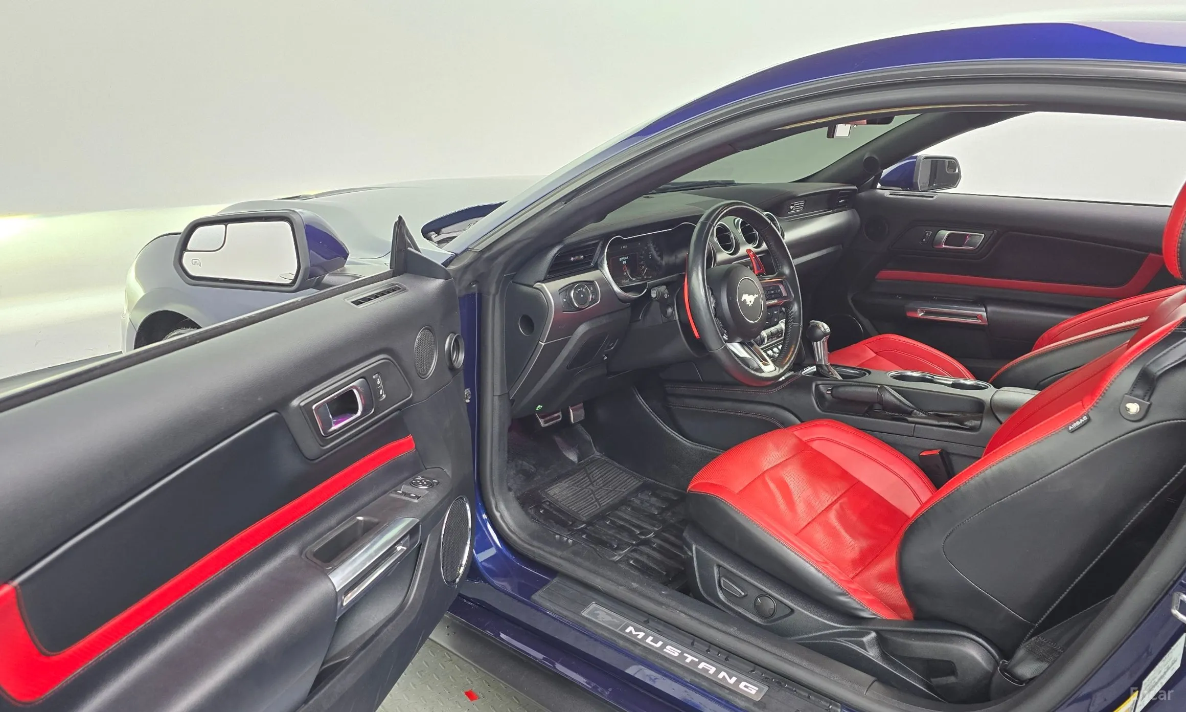 Ford Mustang превью 10