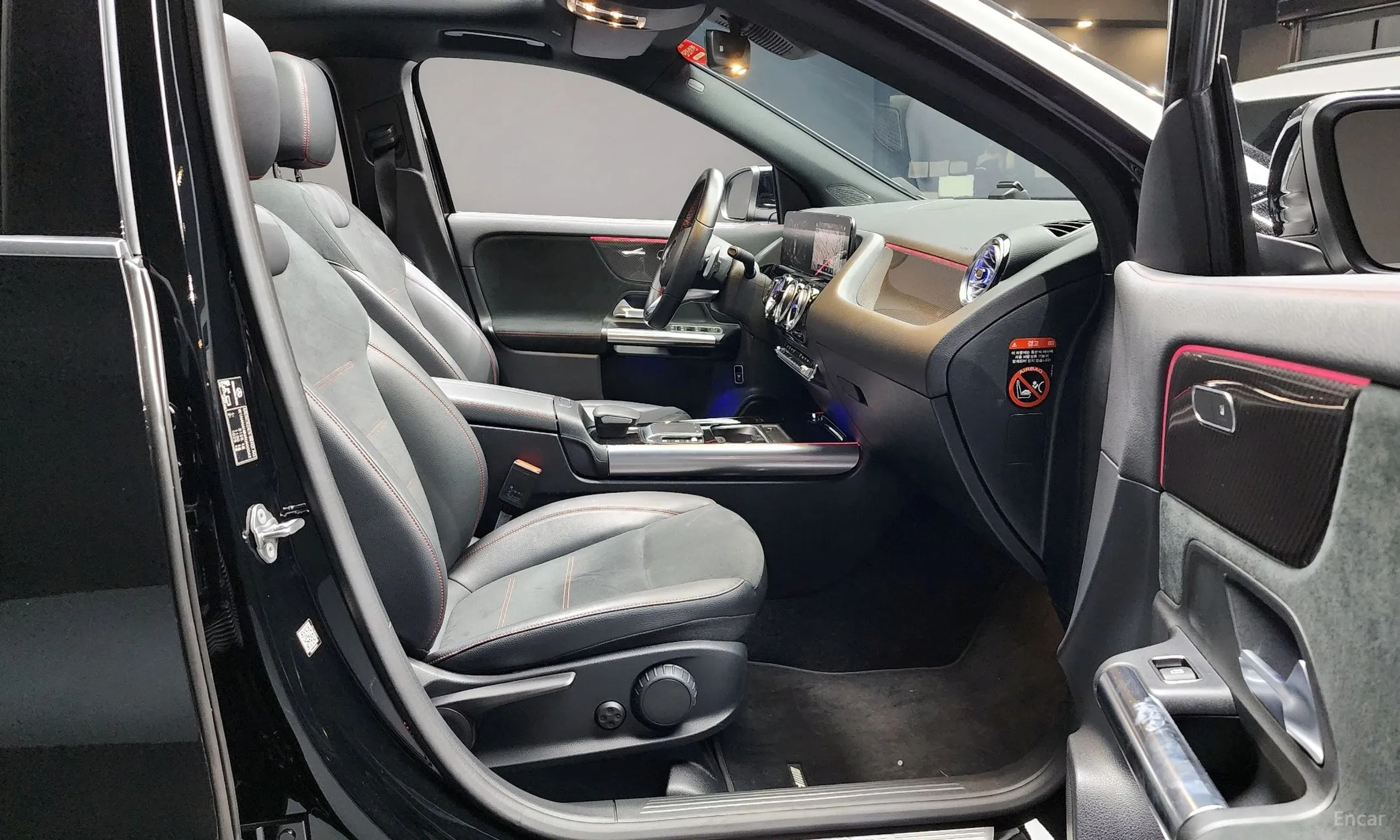 Mercedes Benz GLA-Class H247 превью 10
