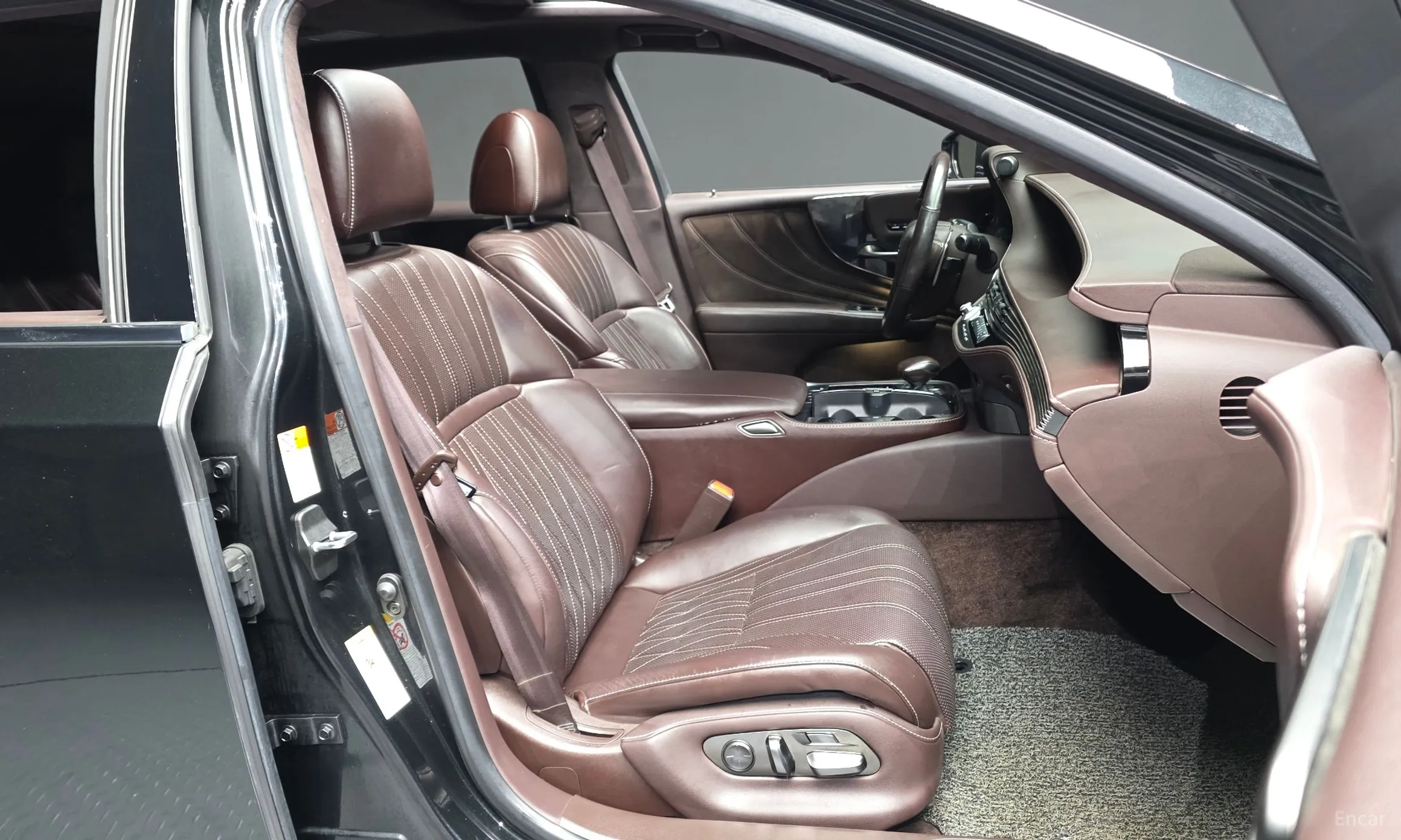 Lexus LS500h Gen 5 превью 11