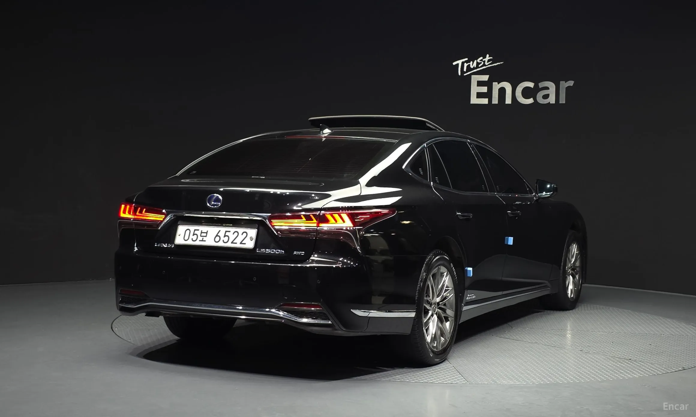 Lexus LS500h Gen 5