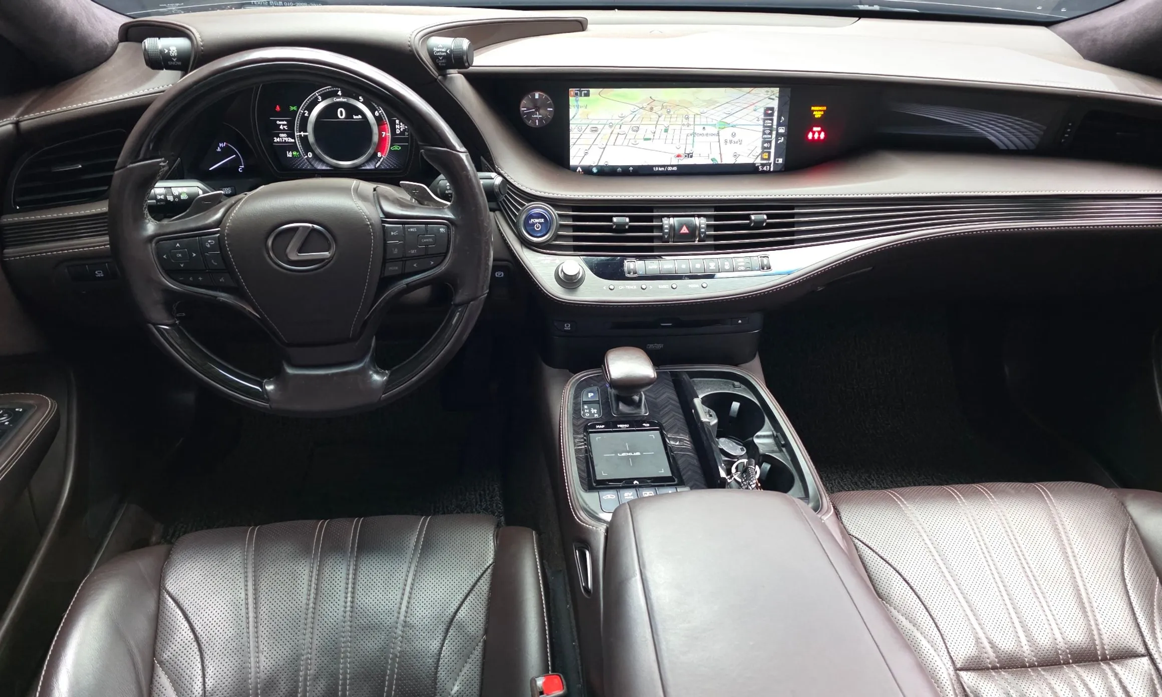 Lexus LS500h Gen 5 превью 7