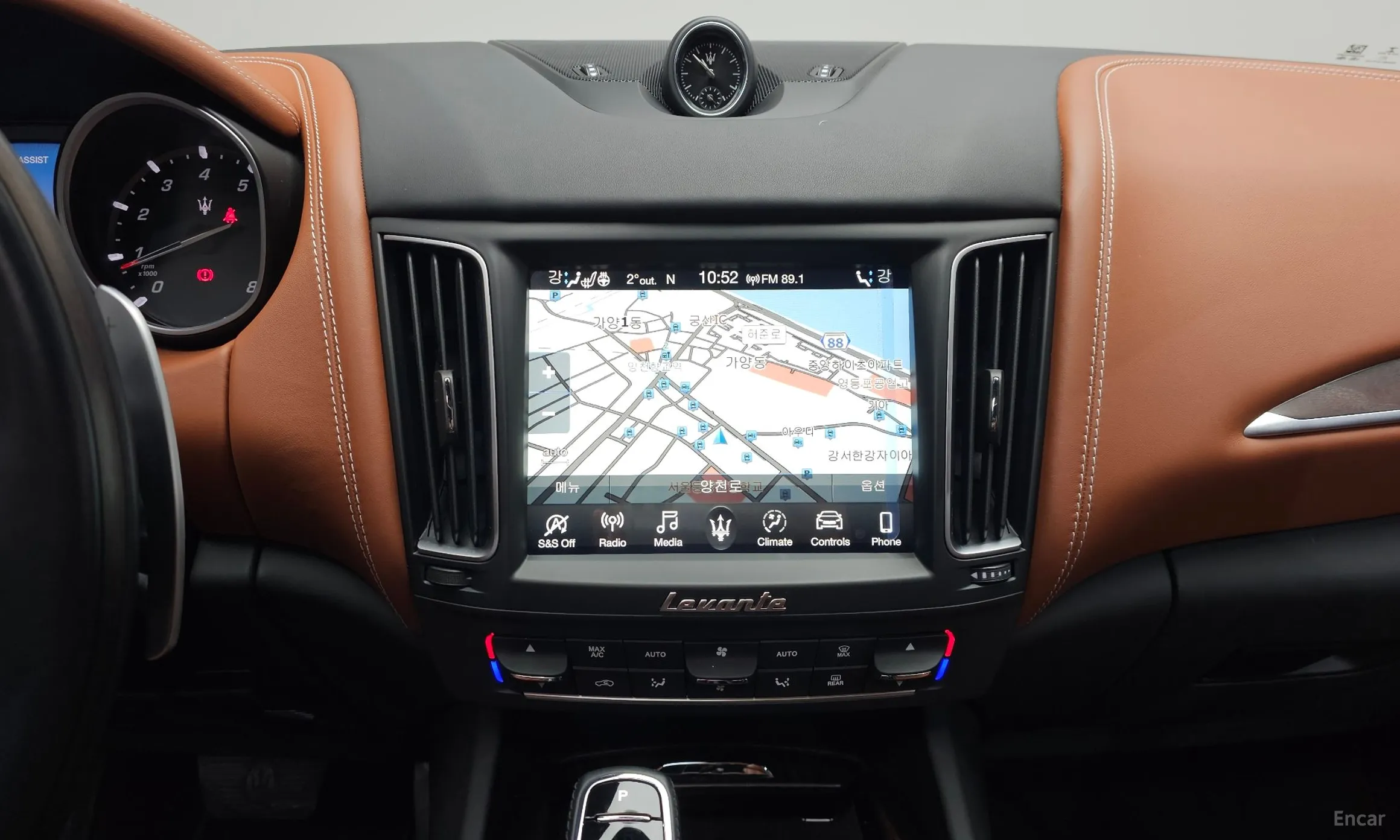 Maserati Levante превью 14