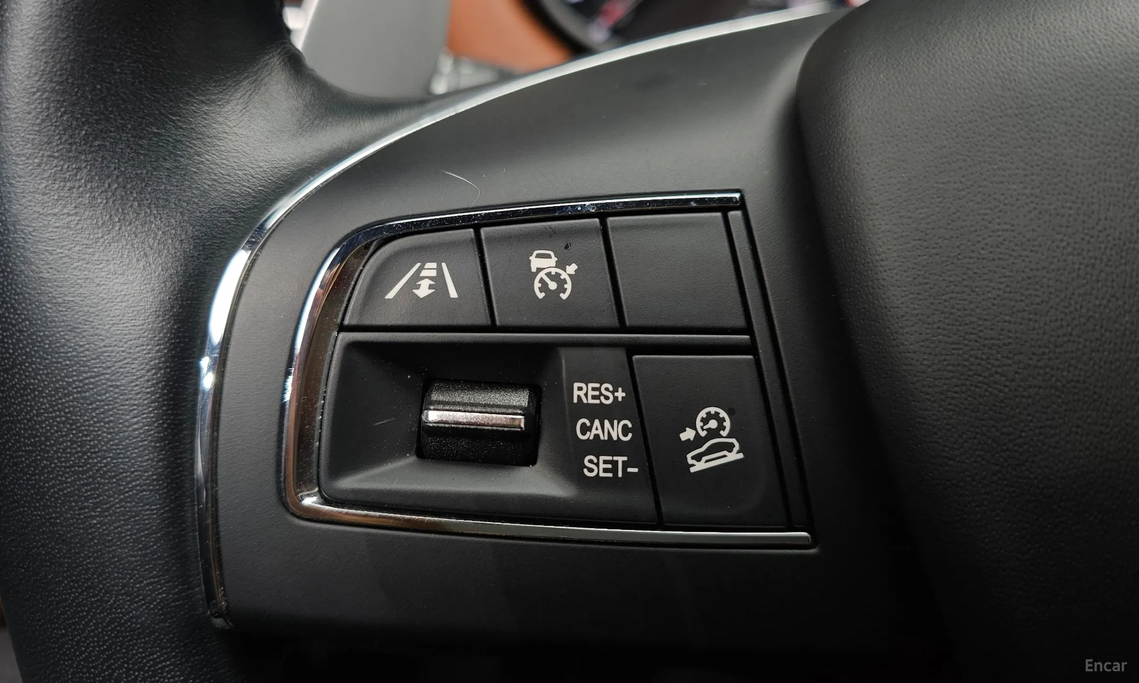 Maserati Levante превью 18