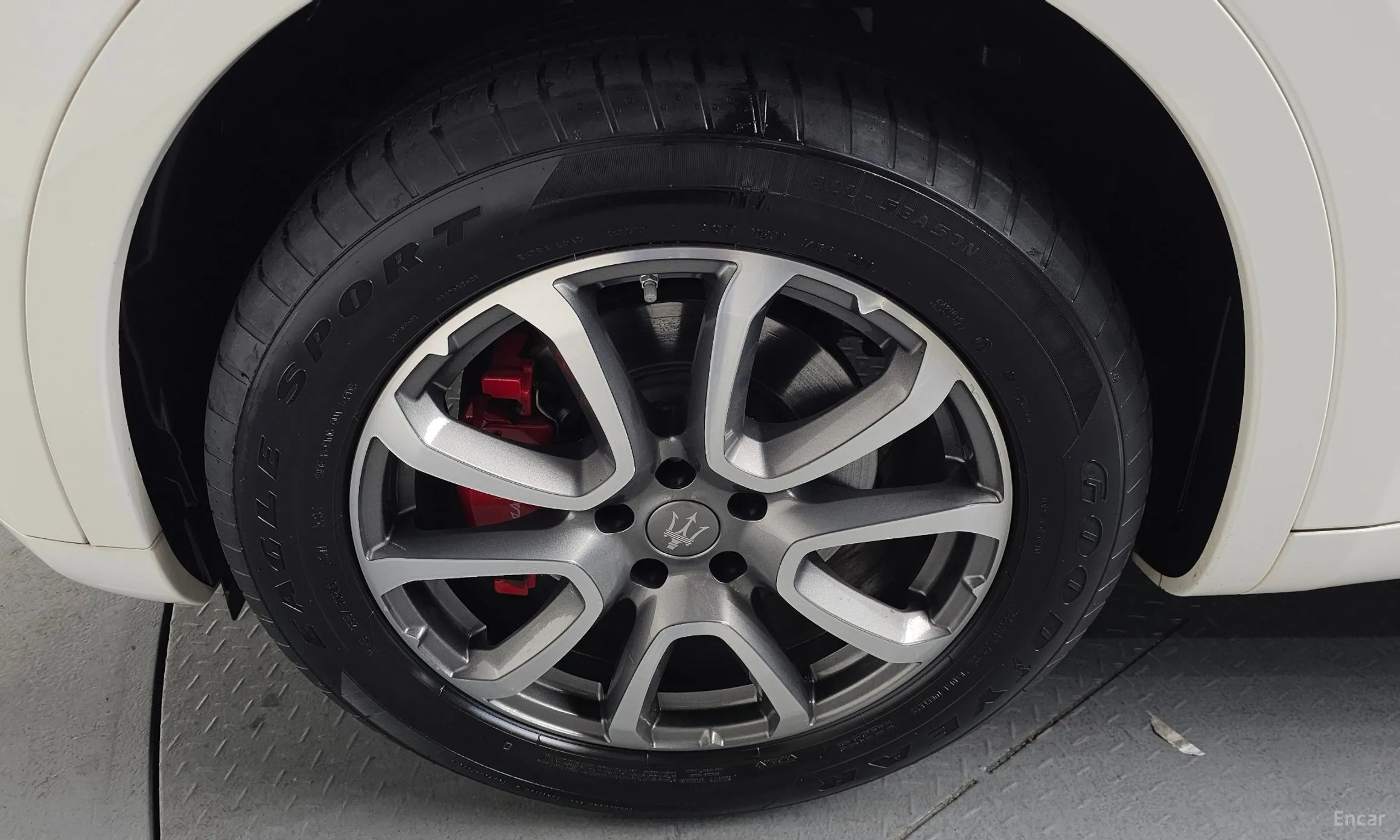 Maserati Levante превью 5