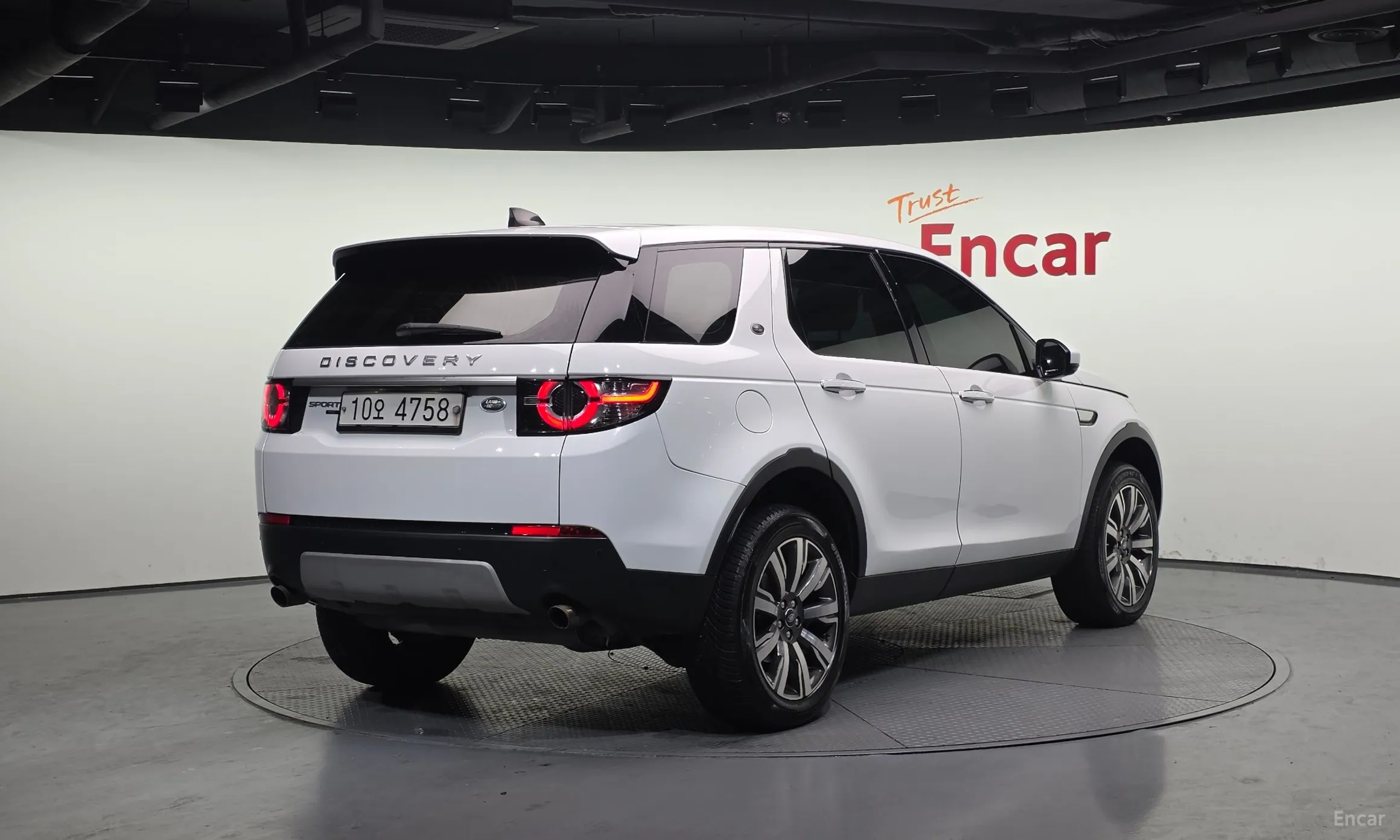 Land Rover Discovery Sports превью 2