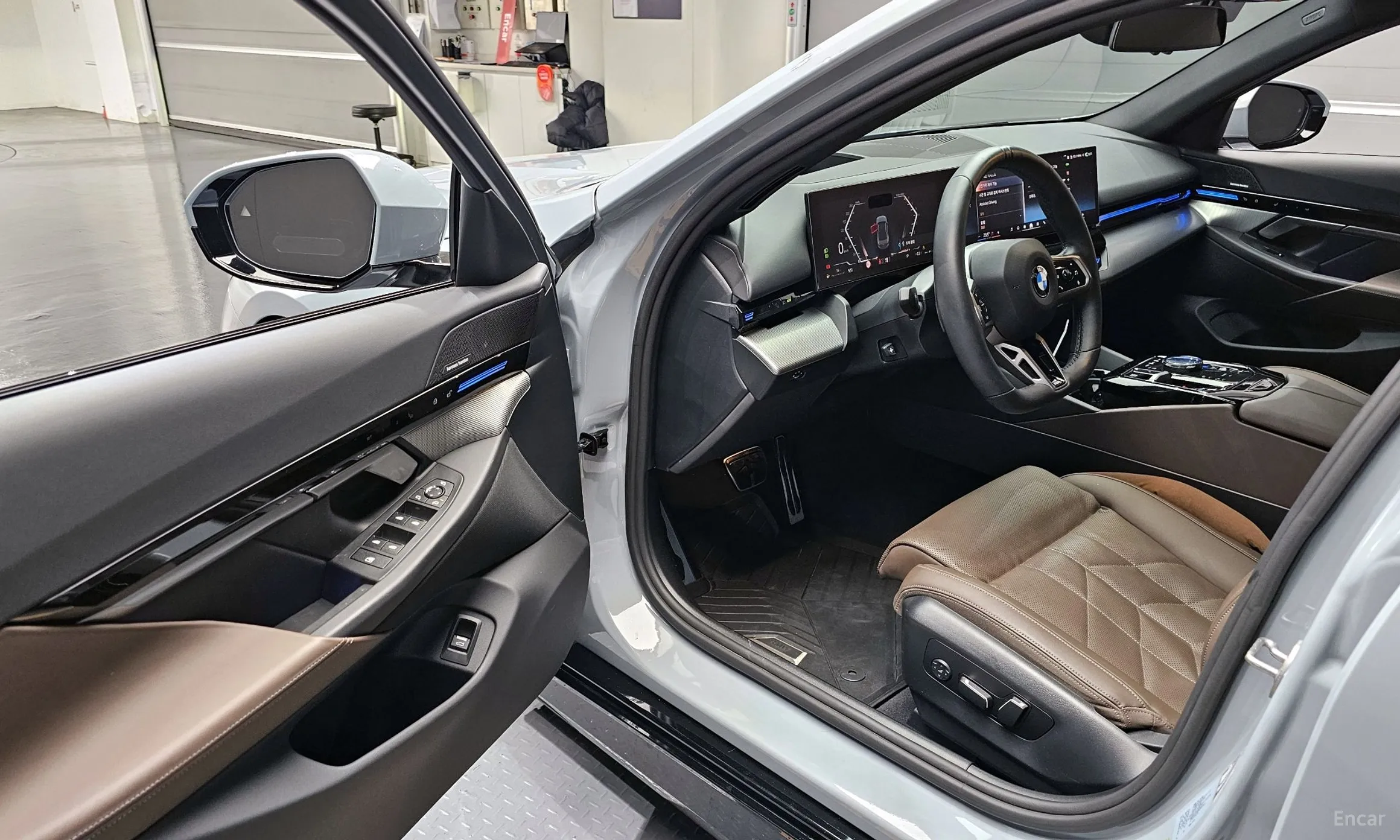 BMW 5 Series (G60) превью 10