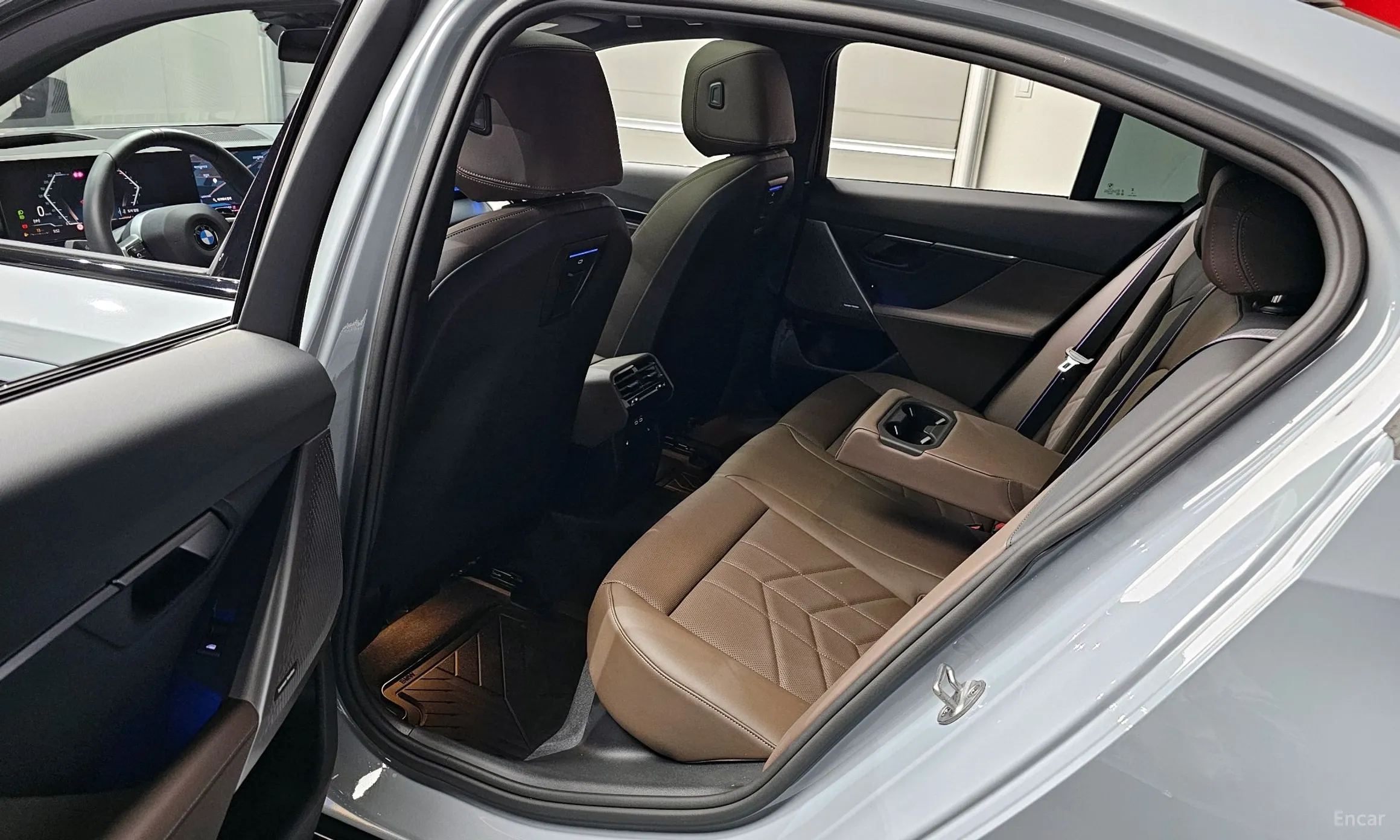 BMW 5 Series (G60) превью 11