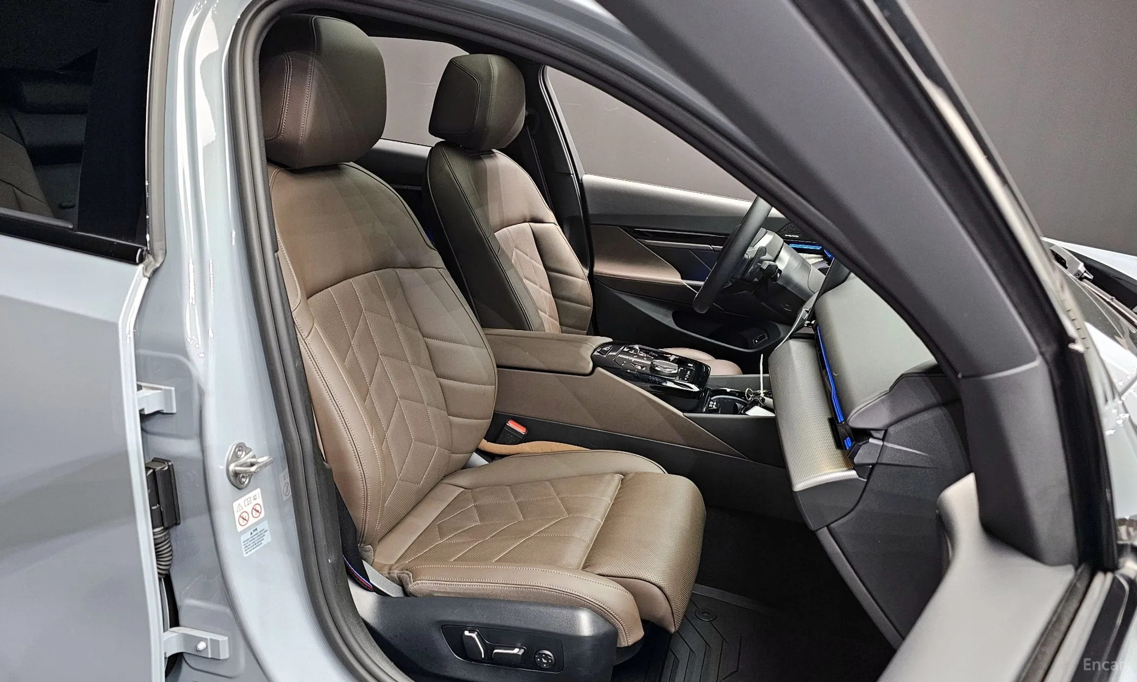 BMW 5 Series (G60) превью 12