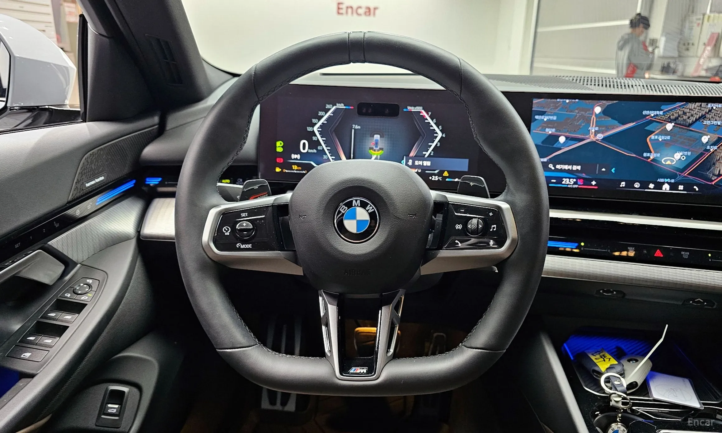 BMW 5 Series (G60) превью 13