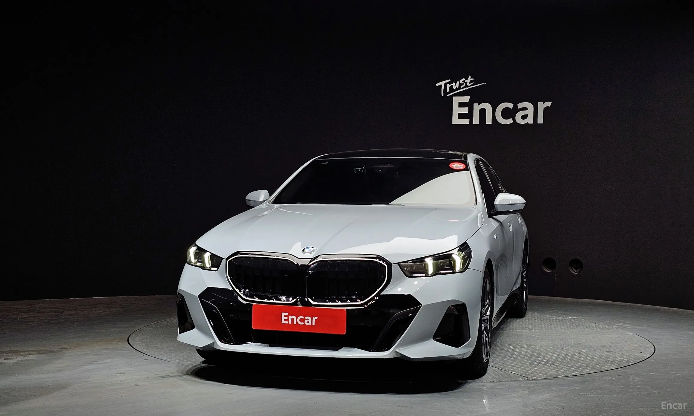 BMW 5 Series (G60) превью 3