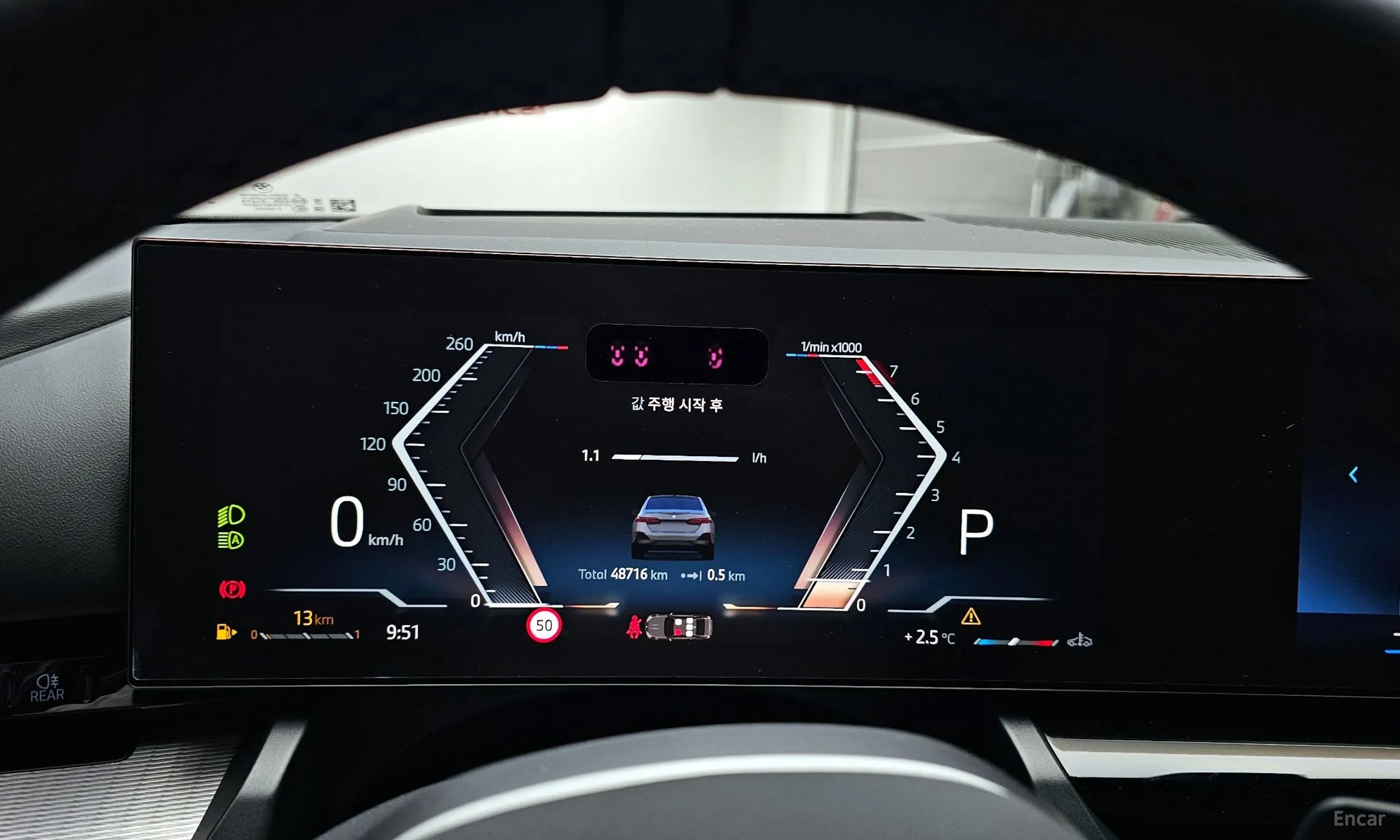 BMW 5 Series (G60) превью 8