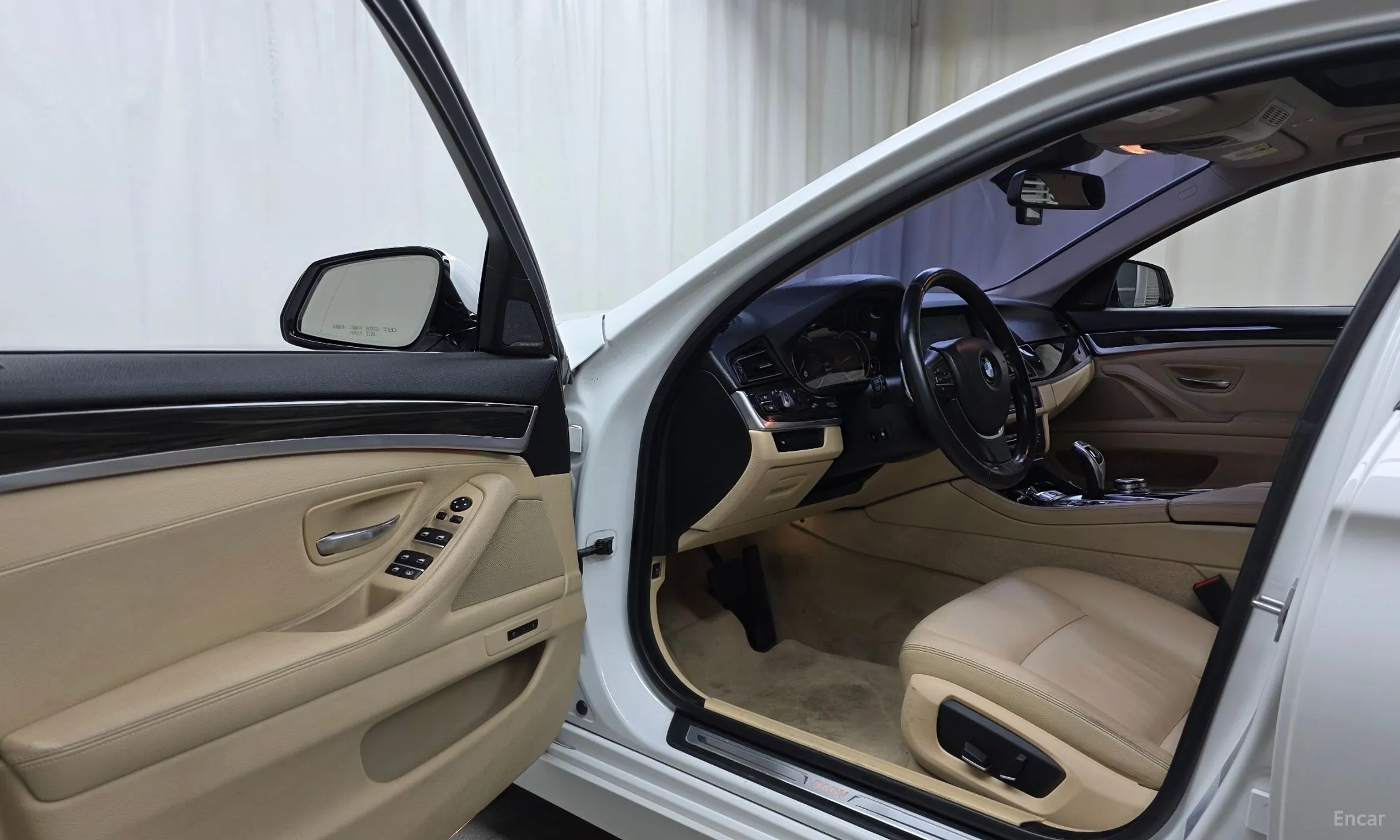 BMW 5 Series (F10) превью 10