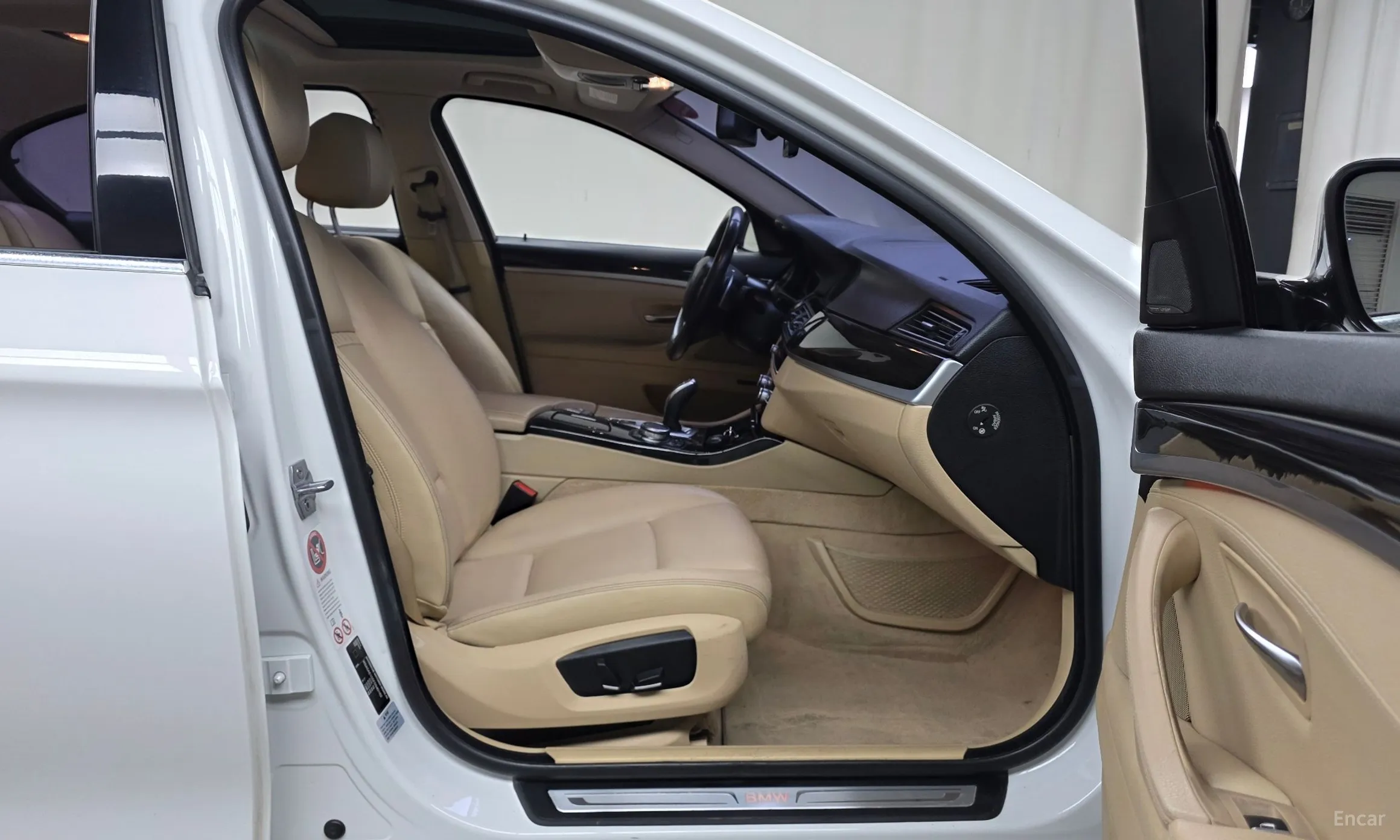 BMW 5 Series (F10) превью 11