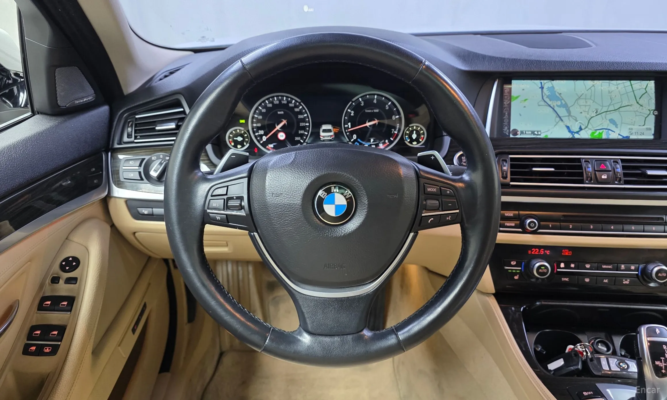 BMW 5 Series (F10) превью 13