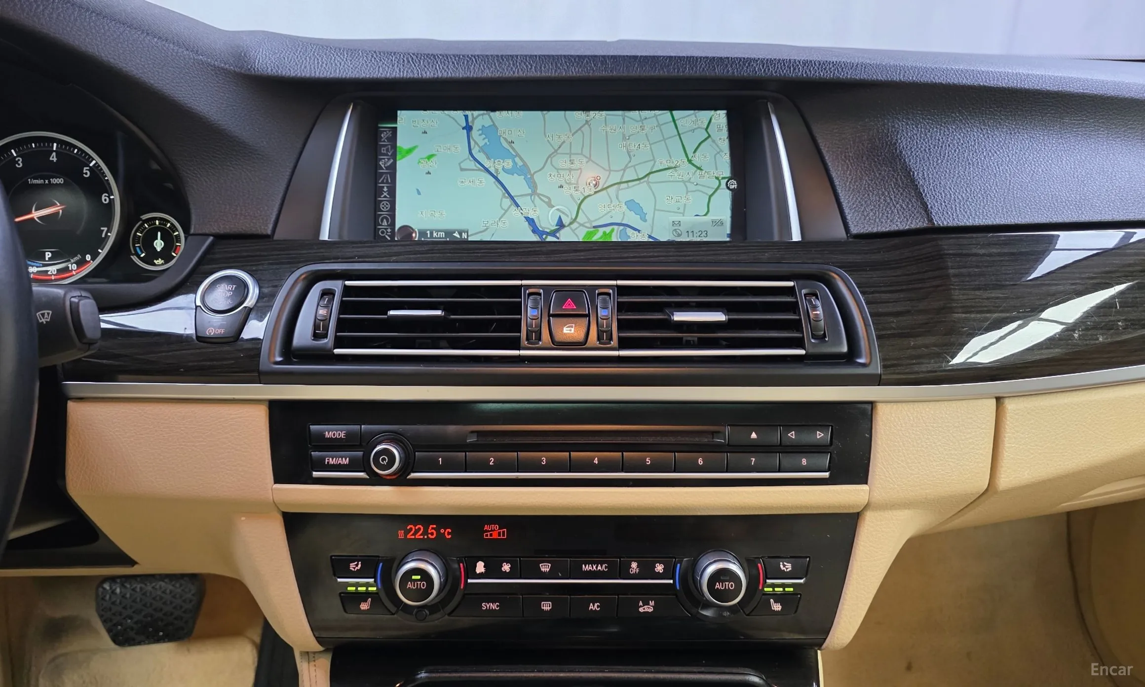 BMW 5 Series (F10) превью 14