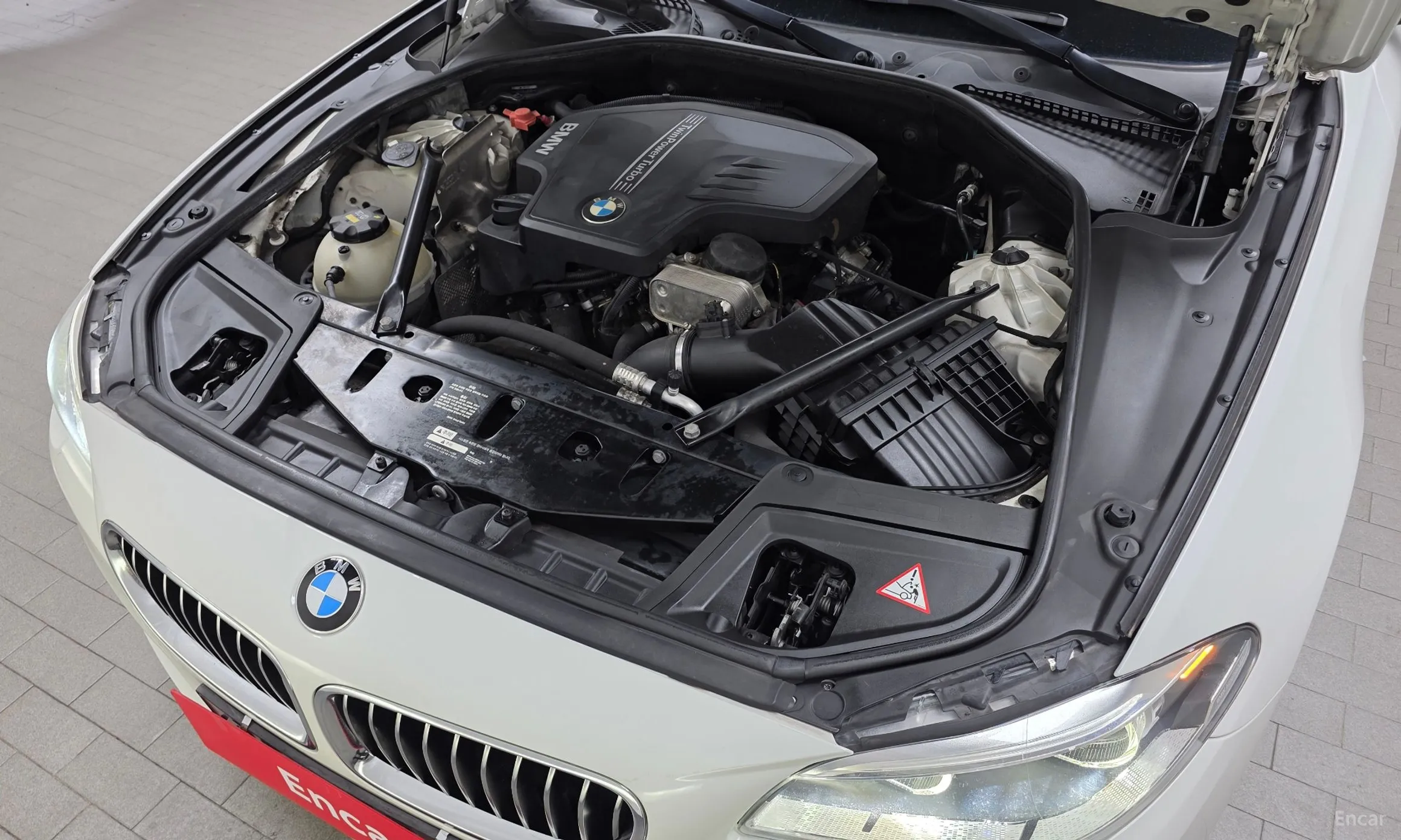 BMW 5 Series (F10) превью 6