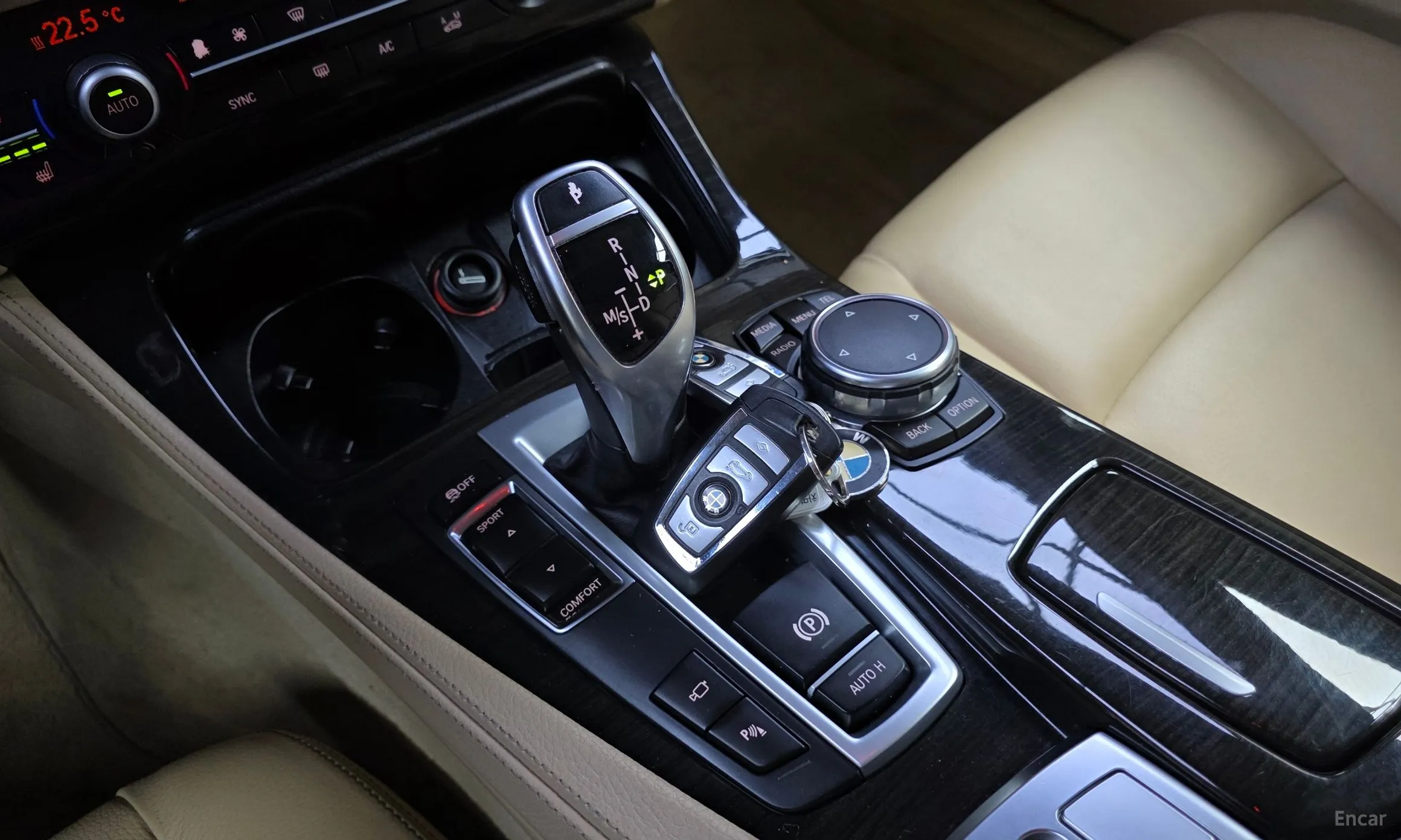 BMW 5 Series (F10) превью 9