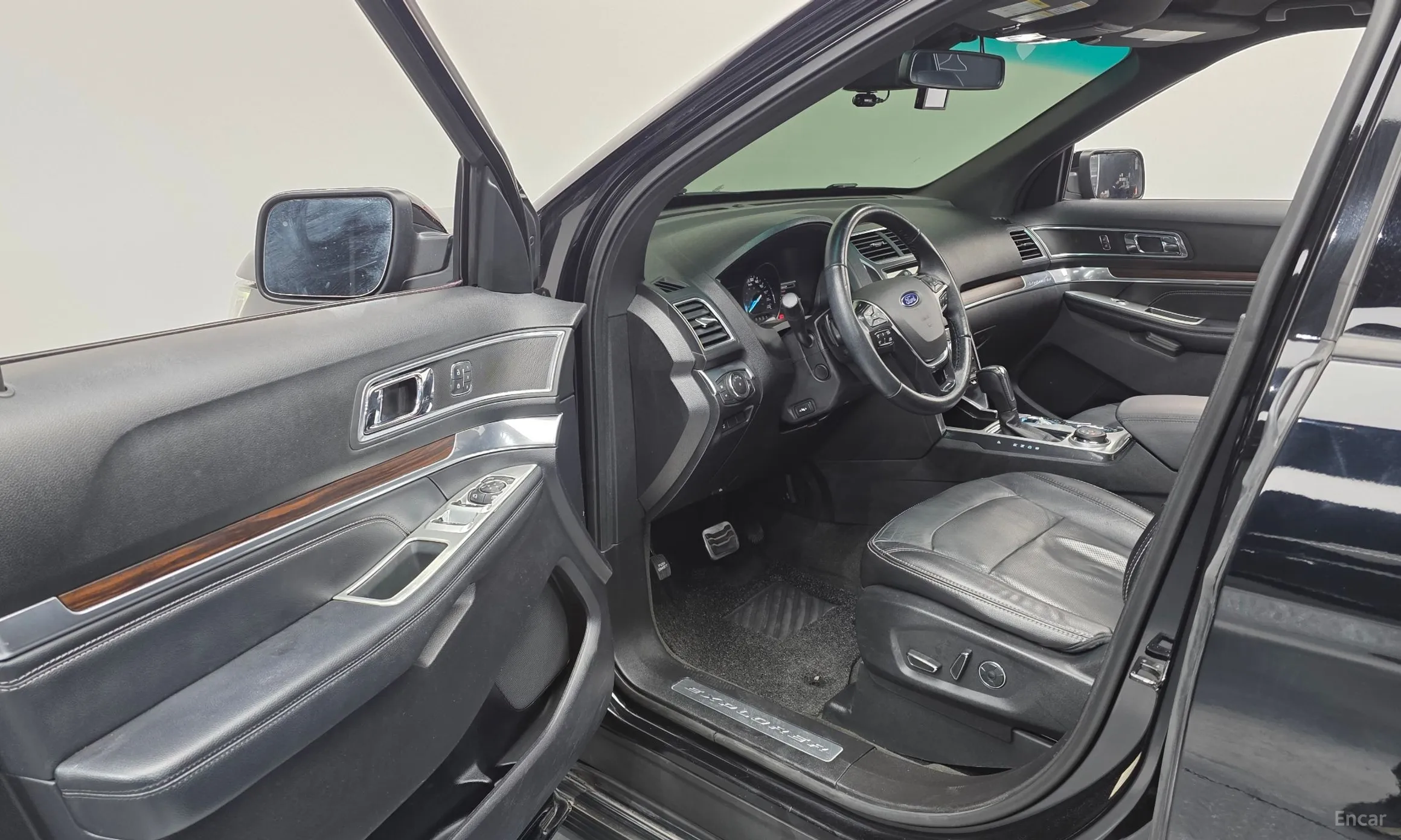Ford Explorer превью 11