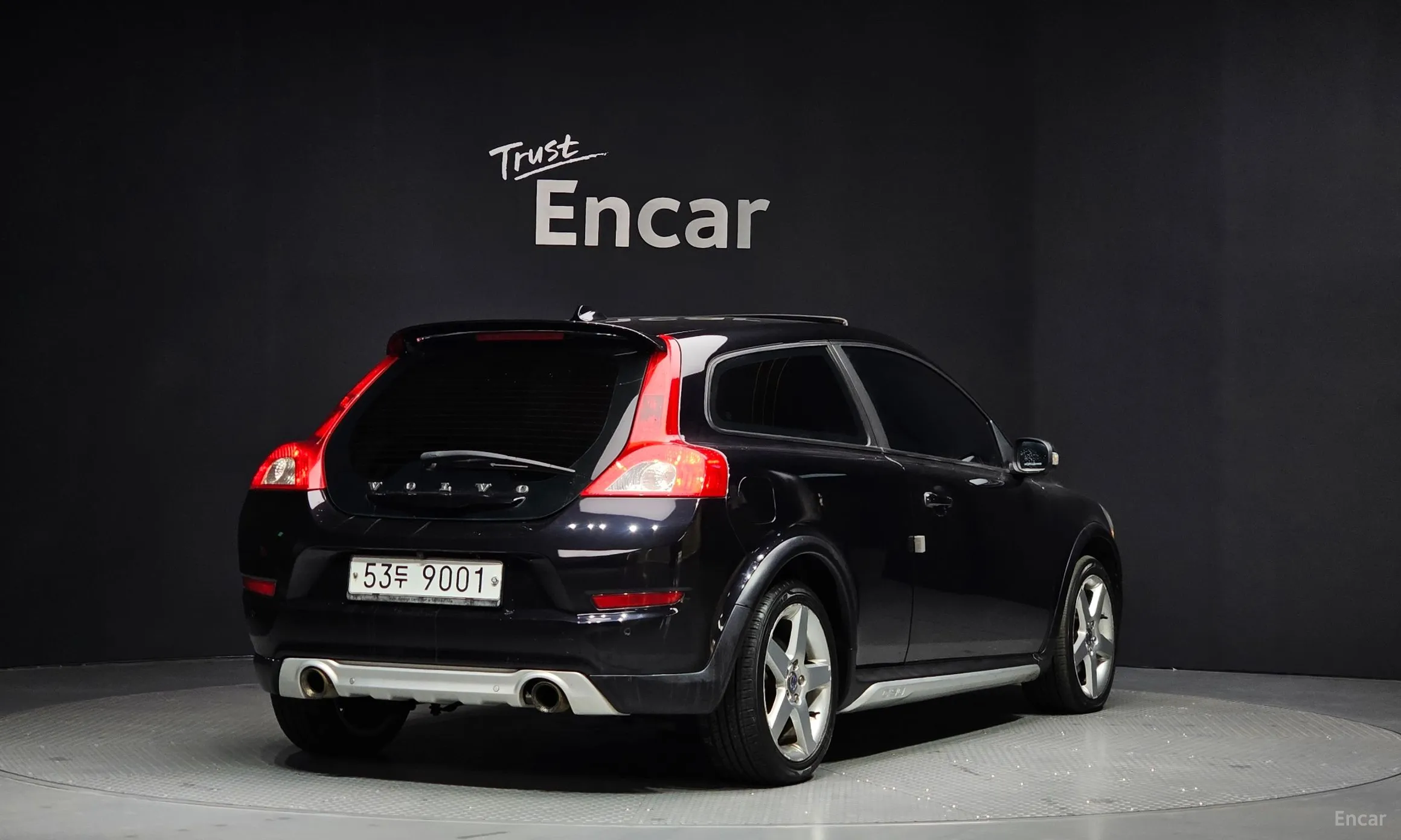 Volvo C30.