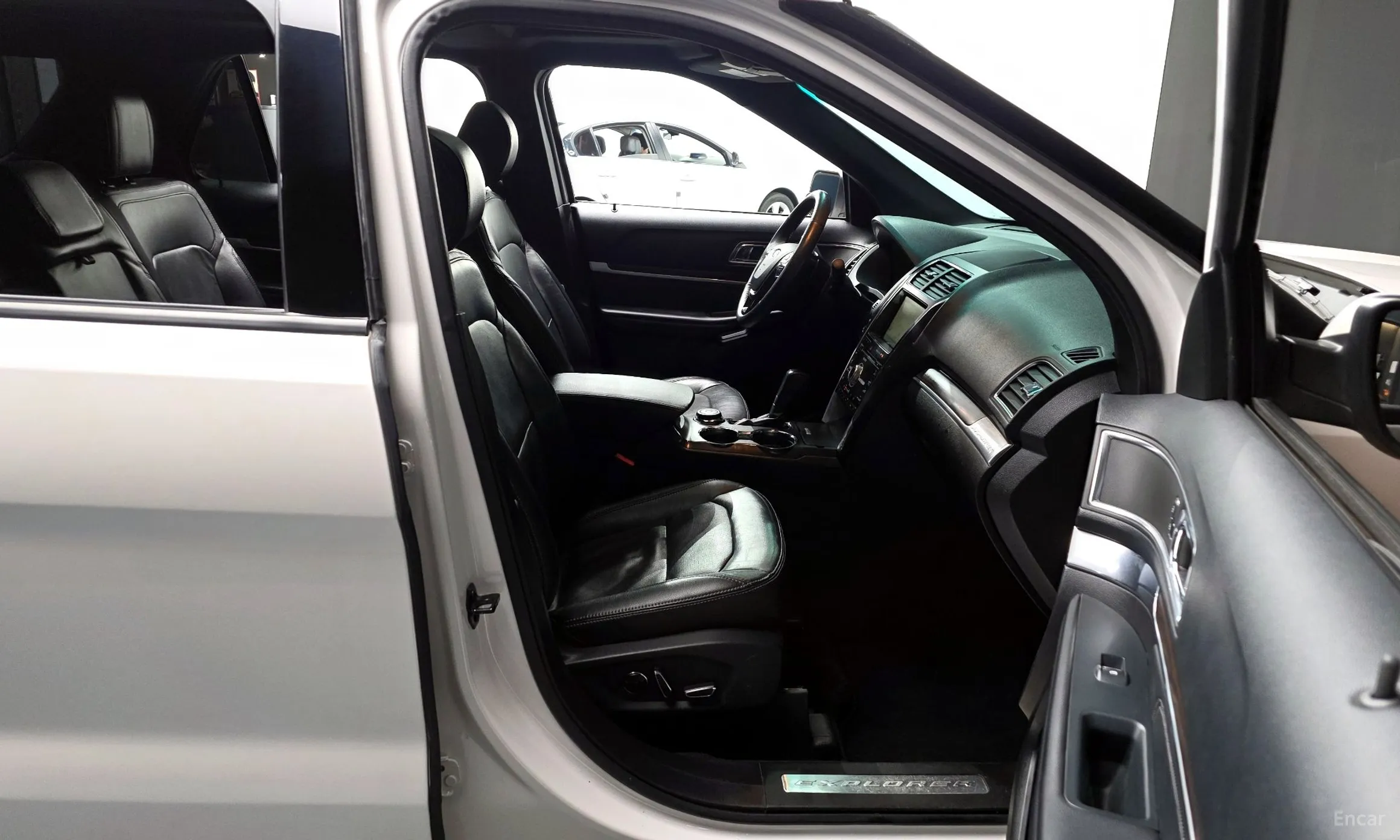 Ford Explorer превью 11