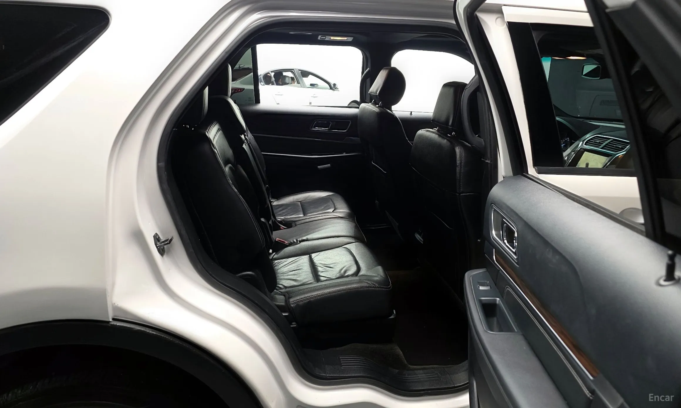 Ford Explorer превью 12