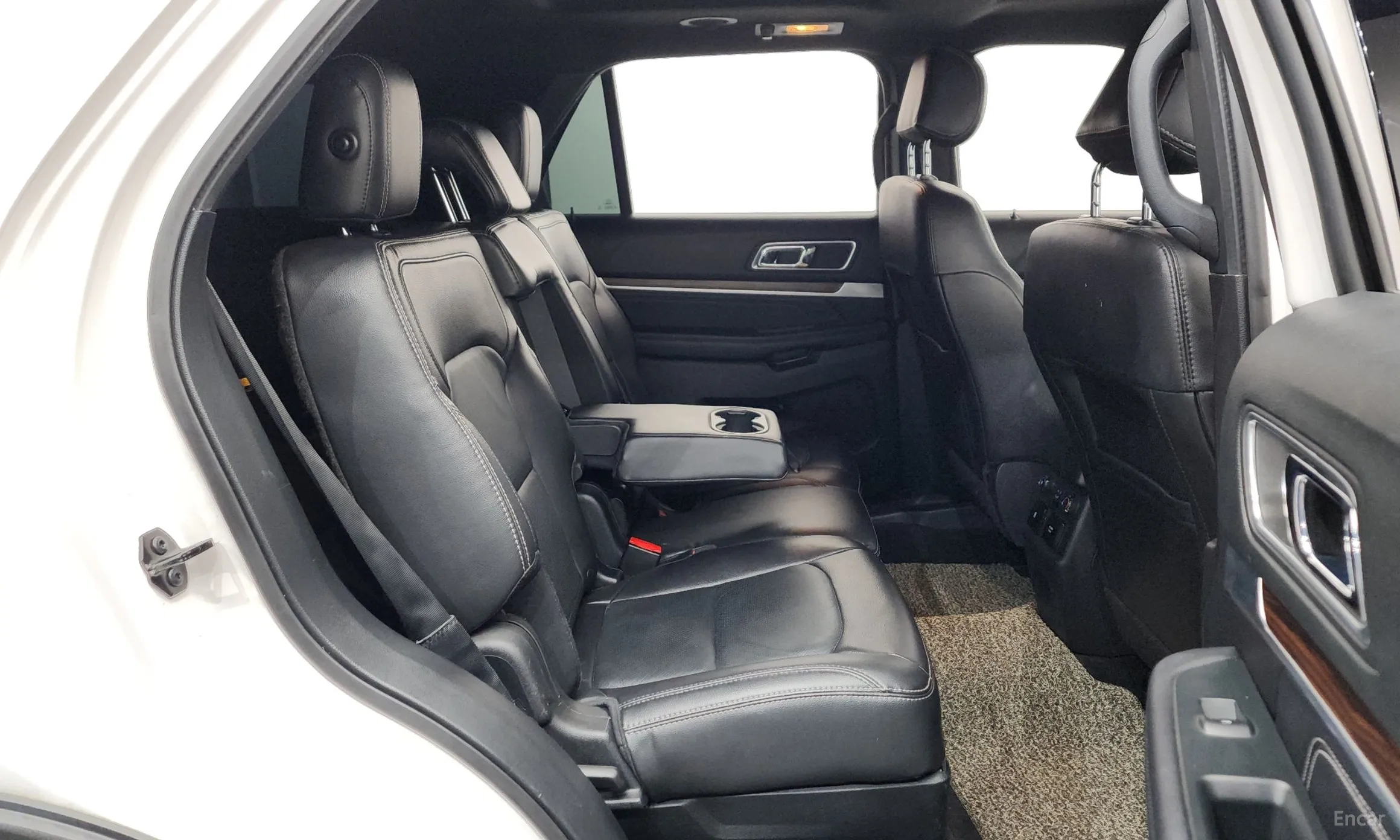 Ford Explorer превью 12