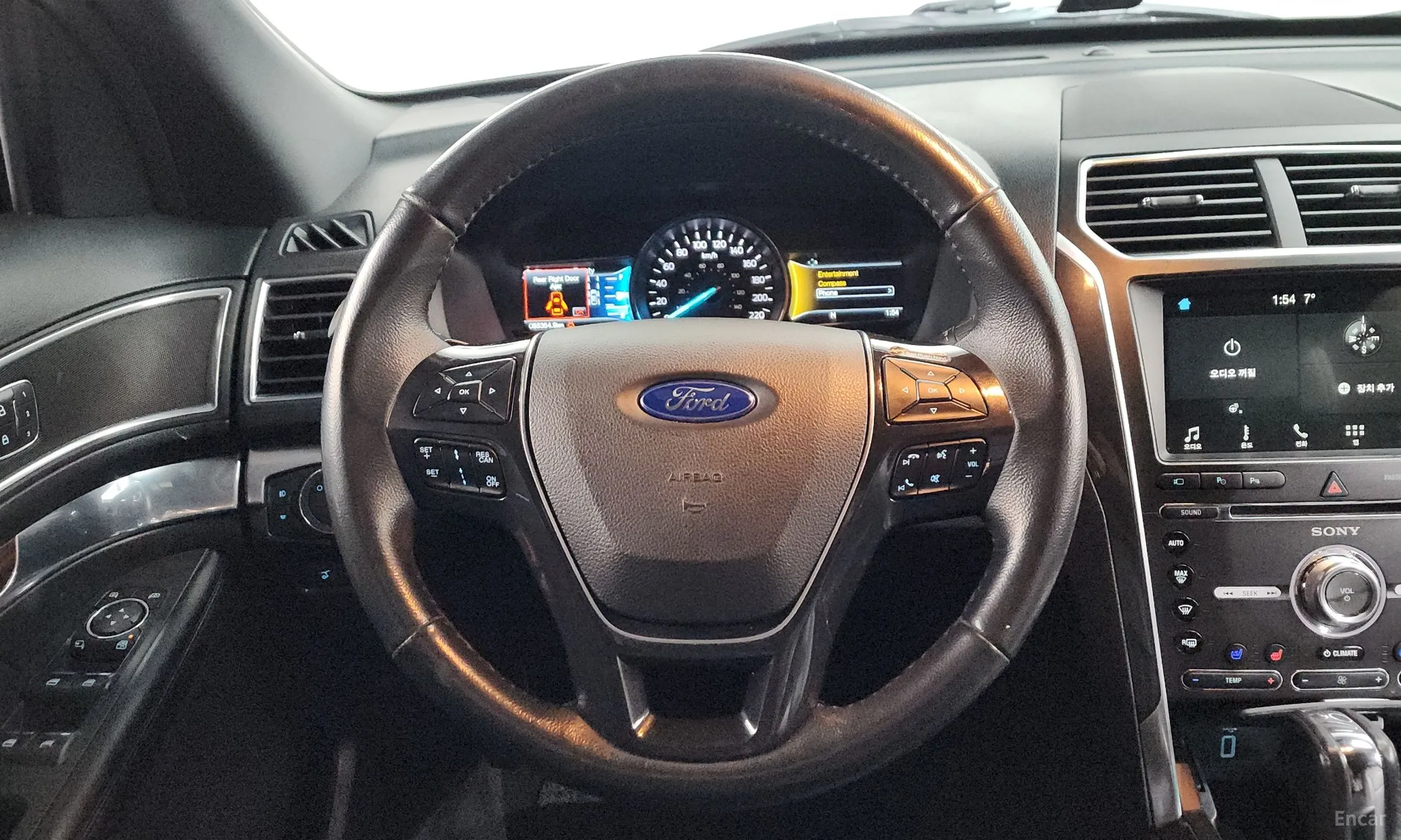 Ford Explorer превью 13