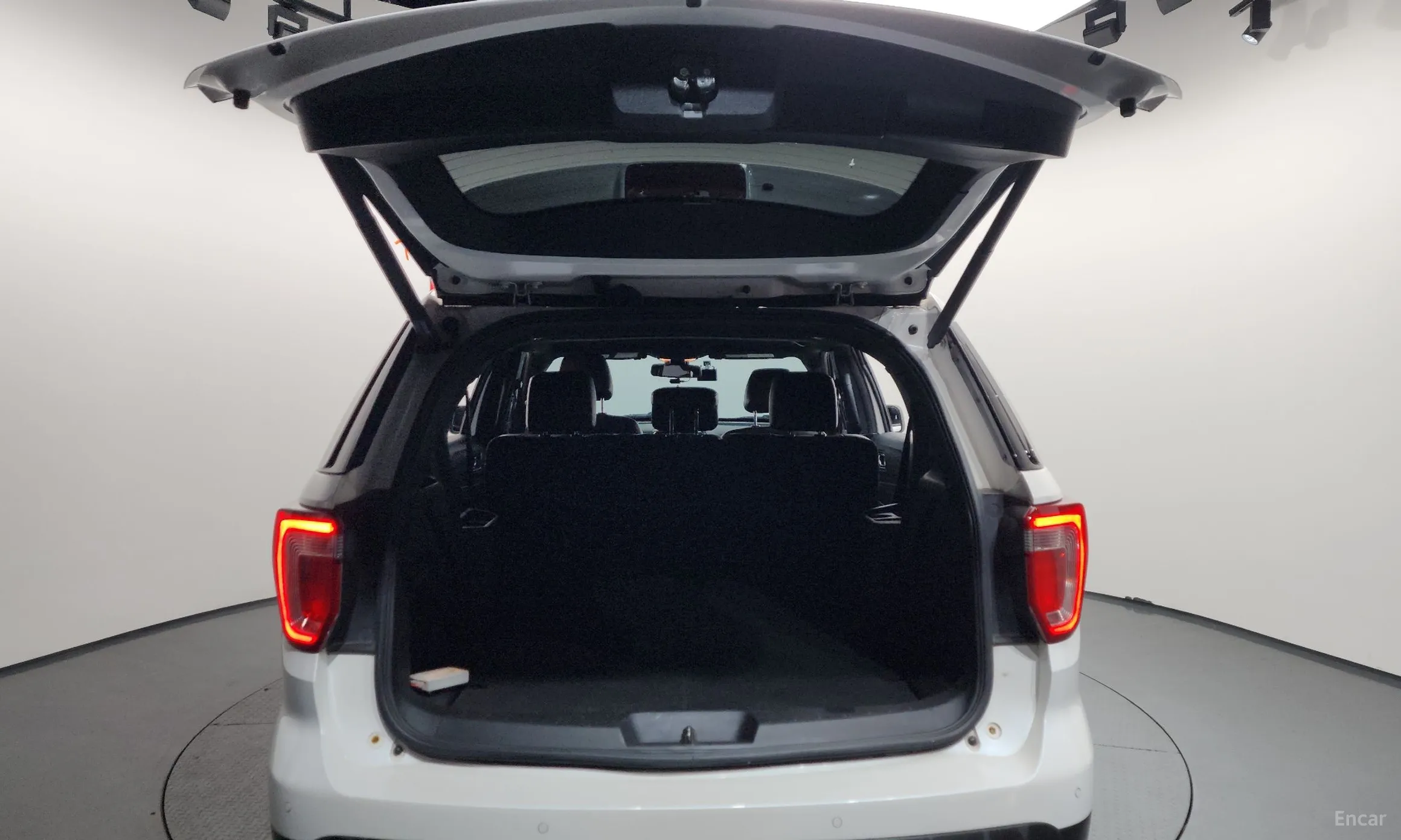 Ford Explorer превью 20