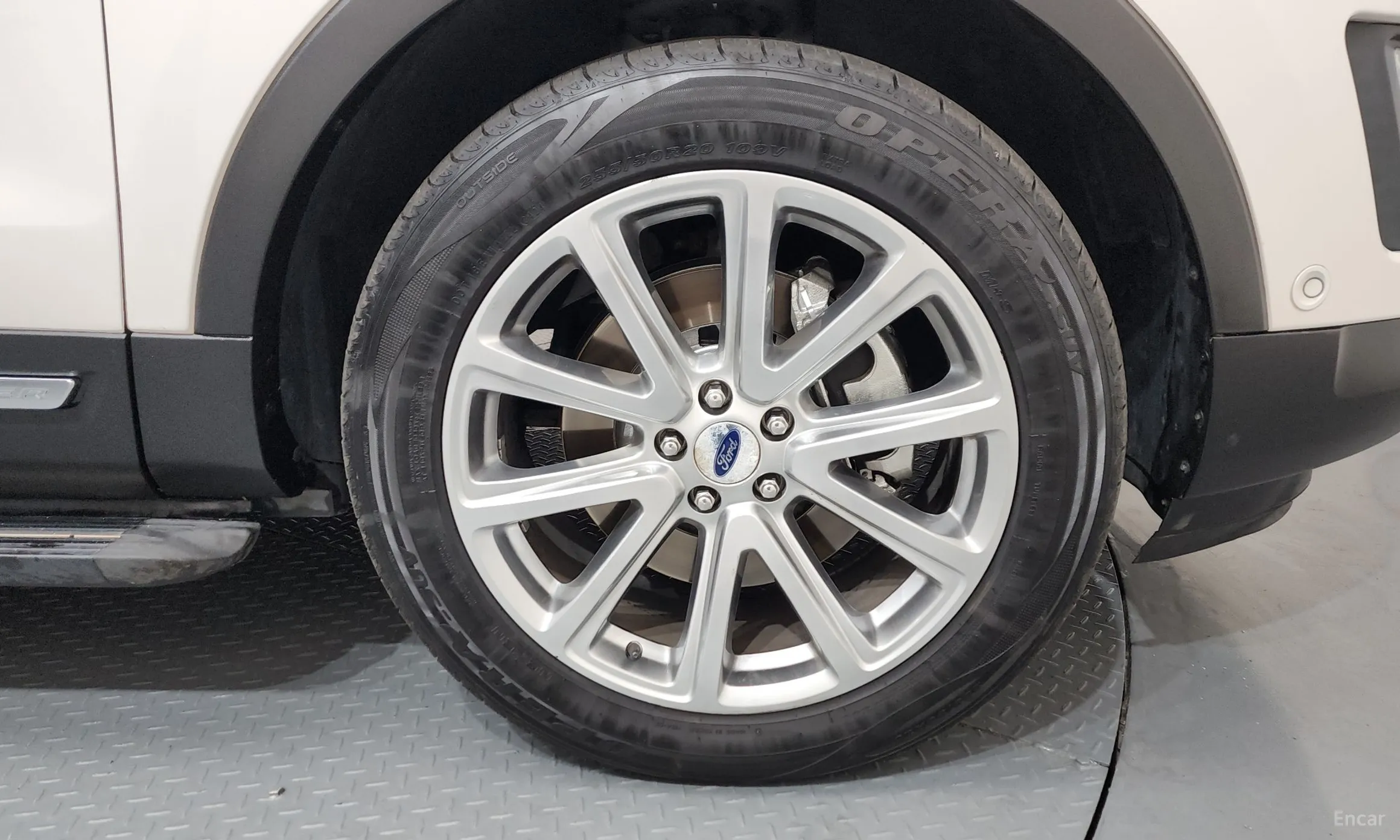 Ford Explorer превью 5