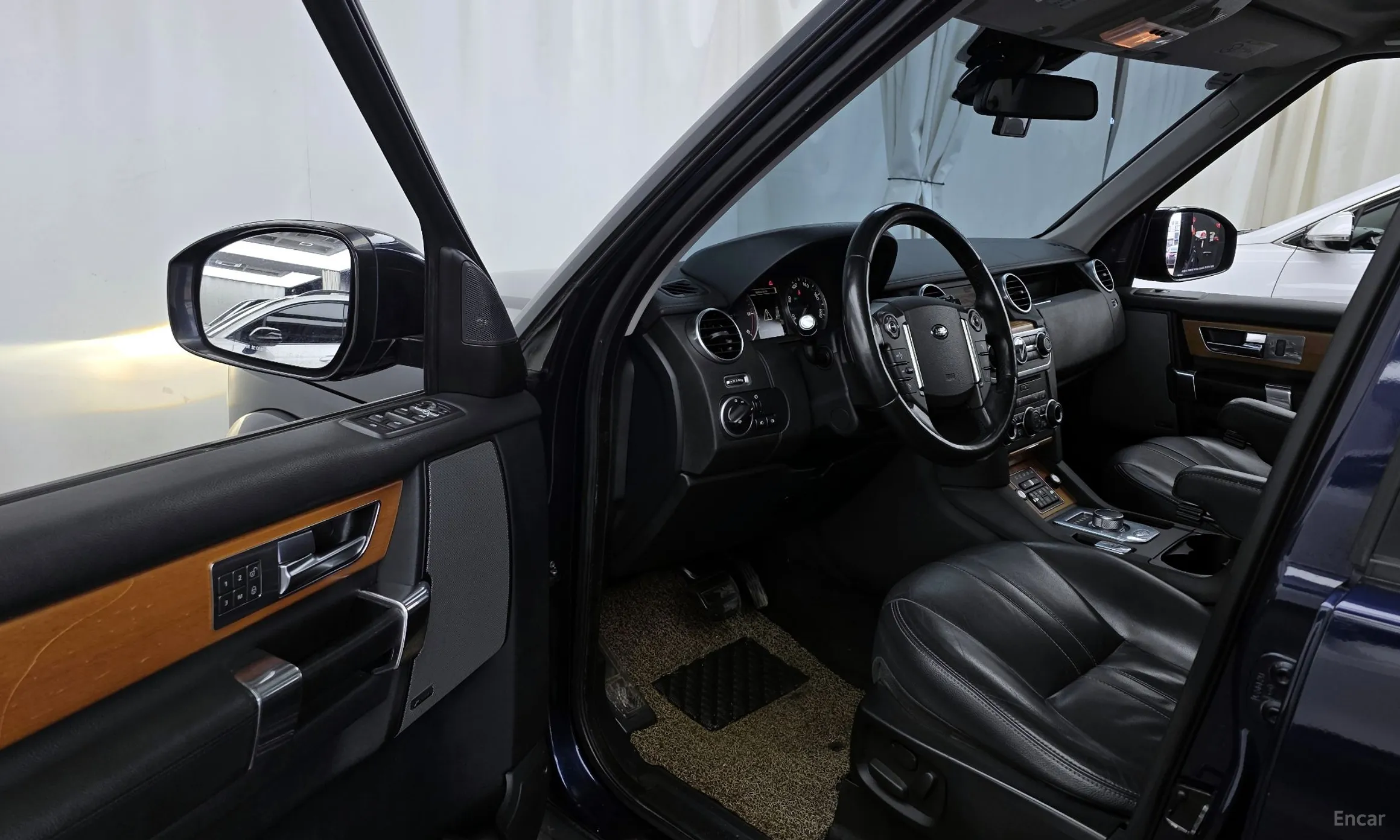 Land Rover Discovery 4 превью 10