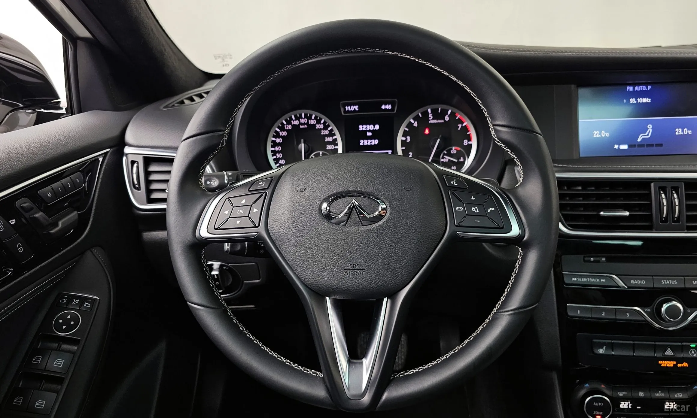 Infiniti Q30 превью 13