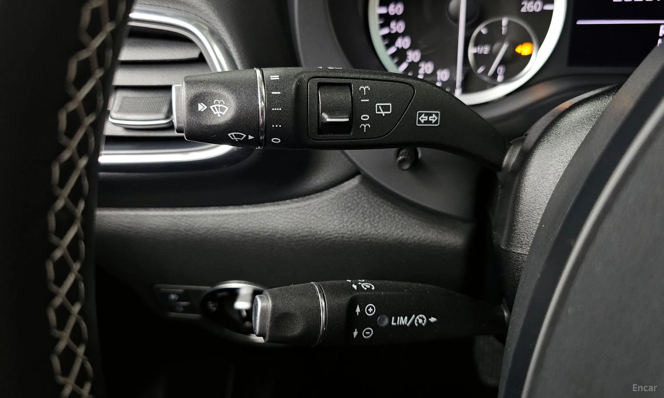 Infiniti Q30 превью 14
