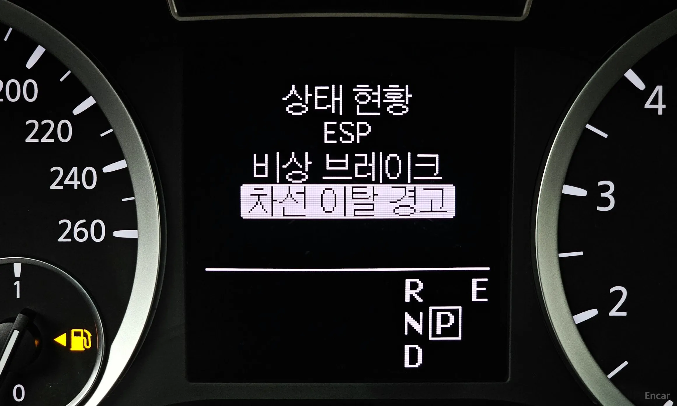 Infiniti Q30 превью 17