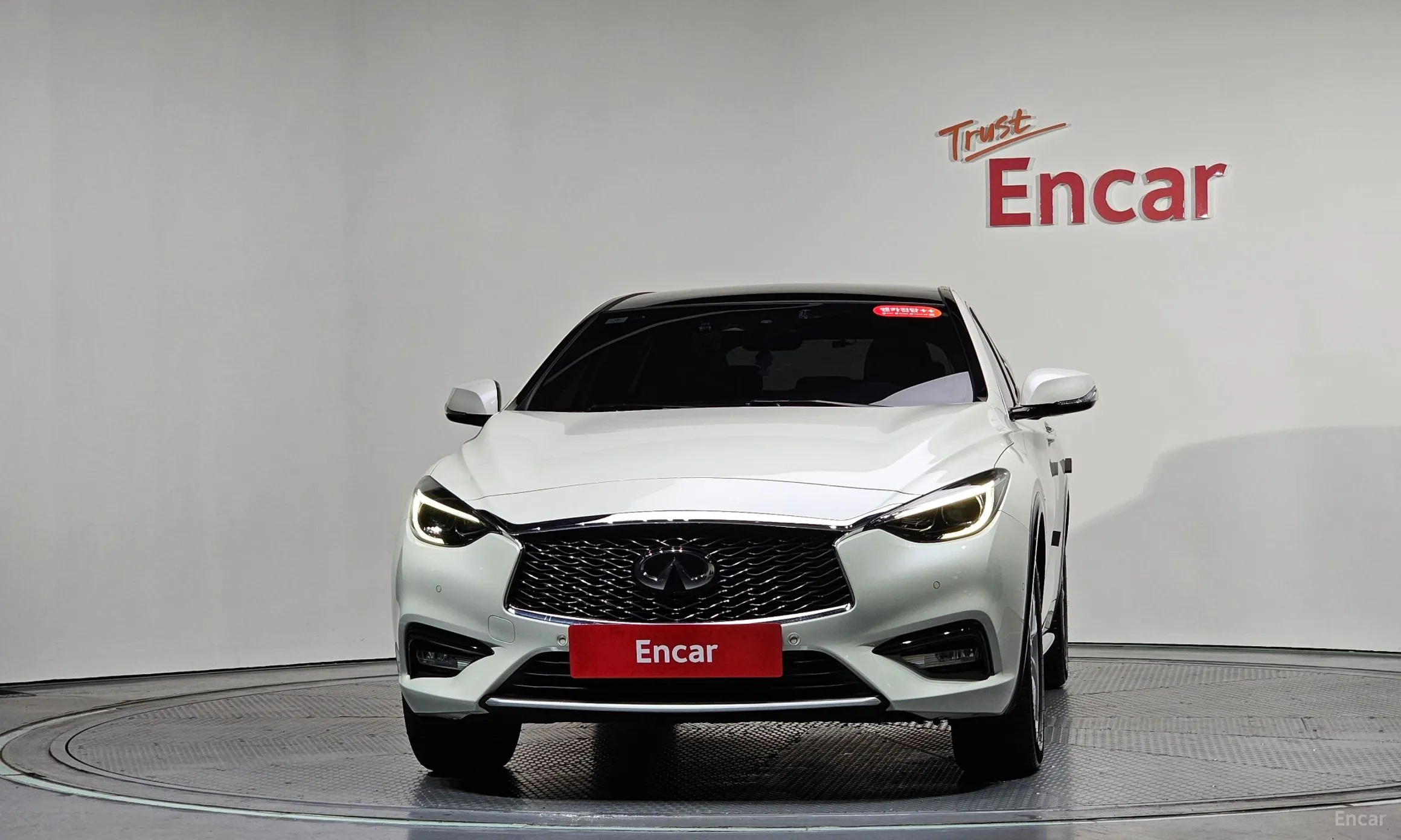 Infiniti Q30 превью 3