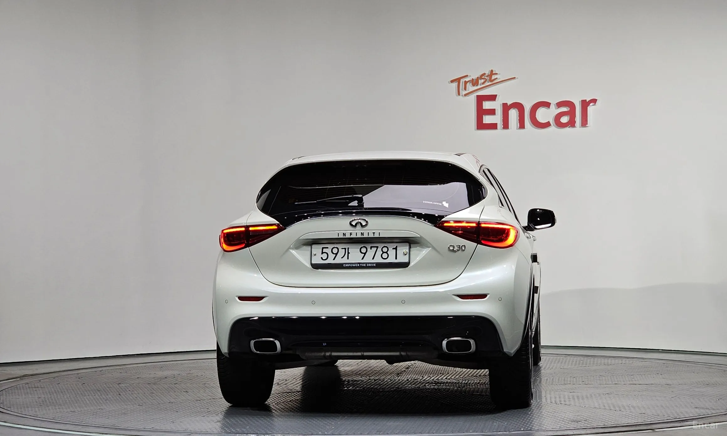 Infiniti Q30 превью 4