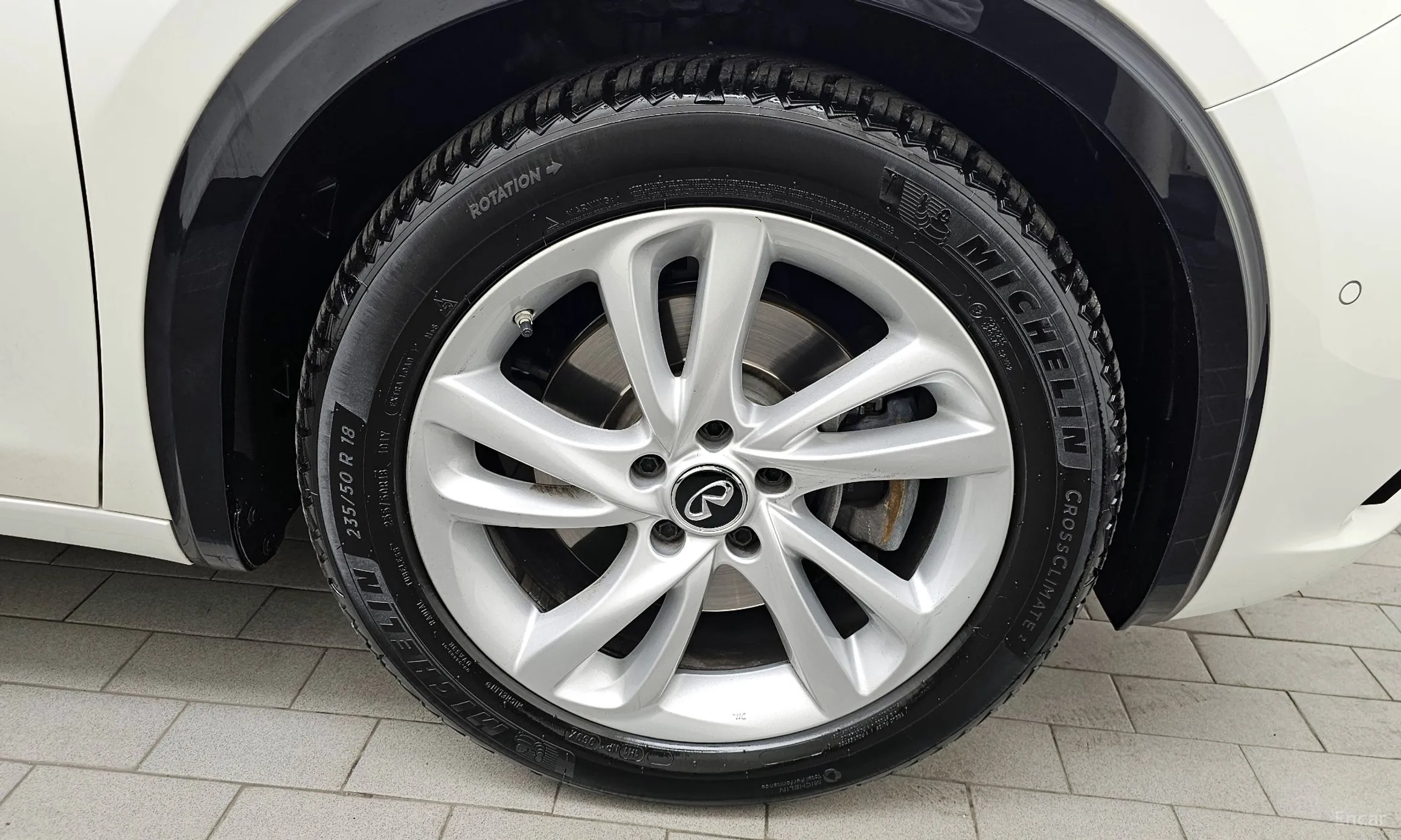 Infiniti Q30 превью 5
