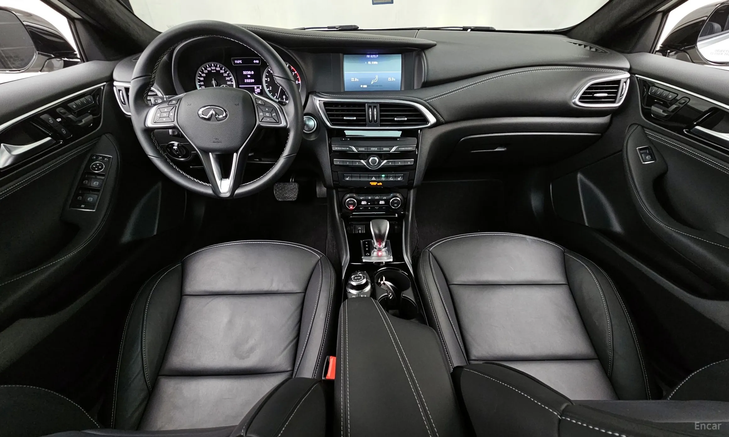 Infiniti Q30 превью 7