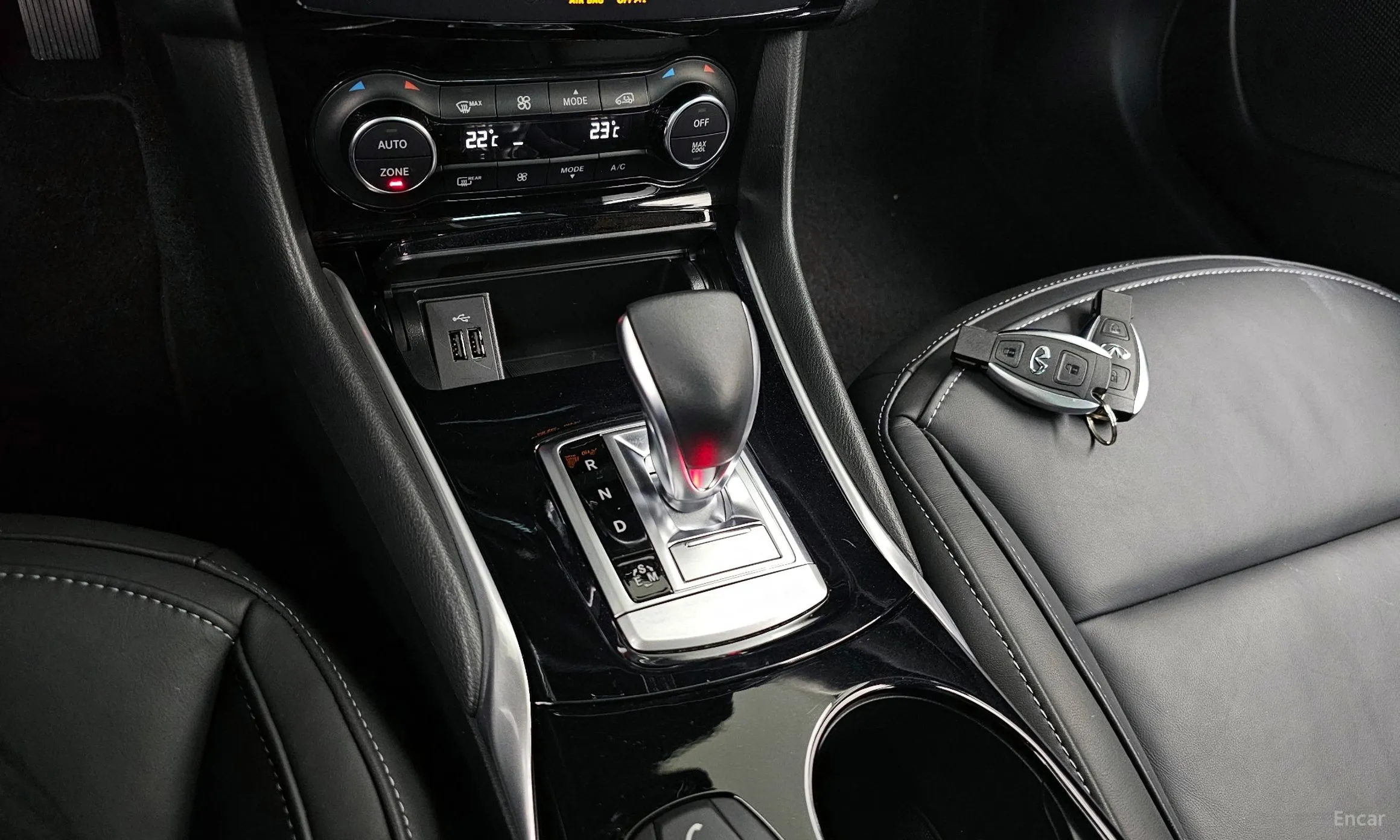 Infiniti Q30 превью 9