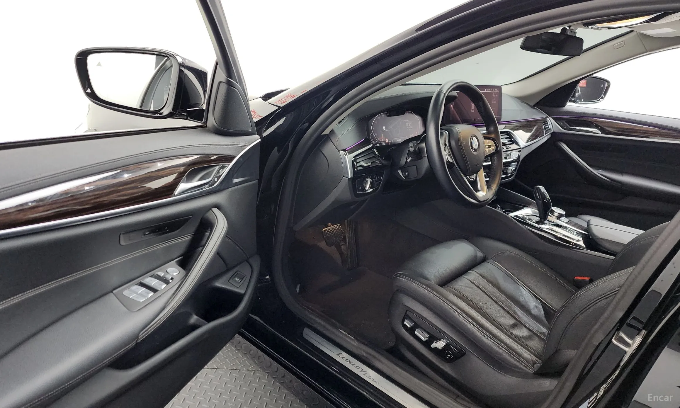 BMW 5 Series (G30) превью 10
