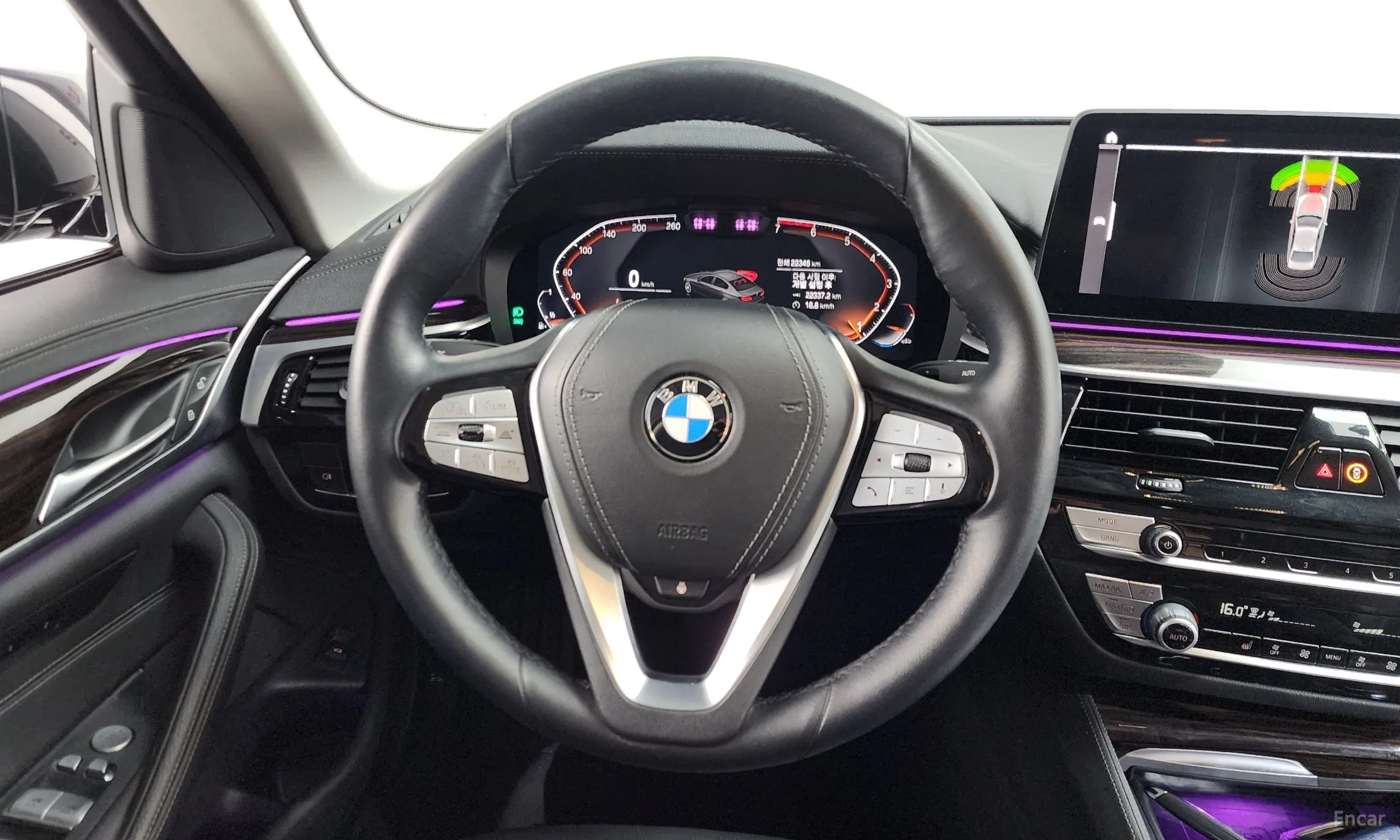 BMW 5 Series (G30) превью 13
