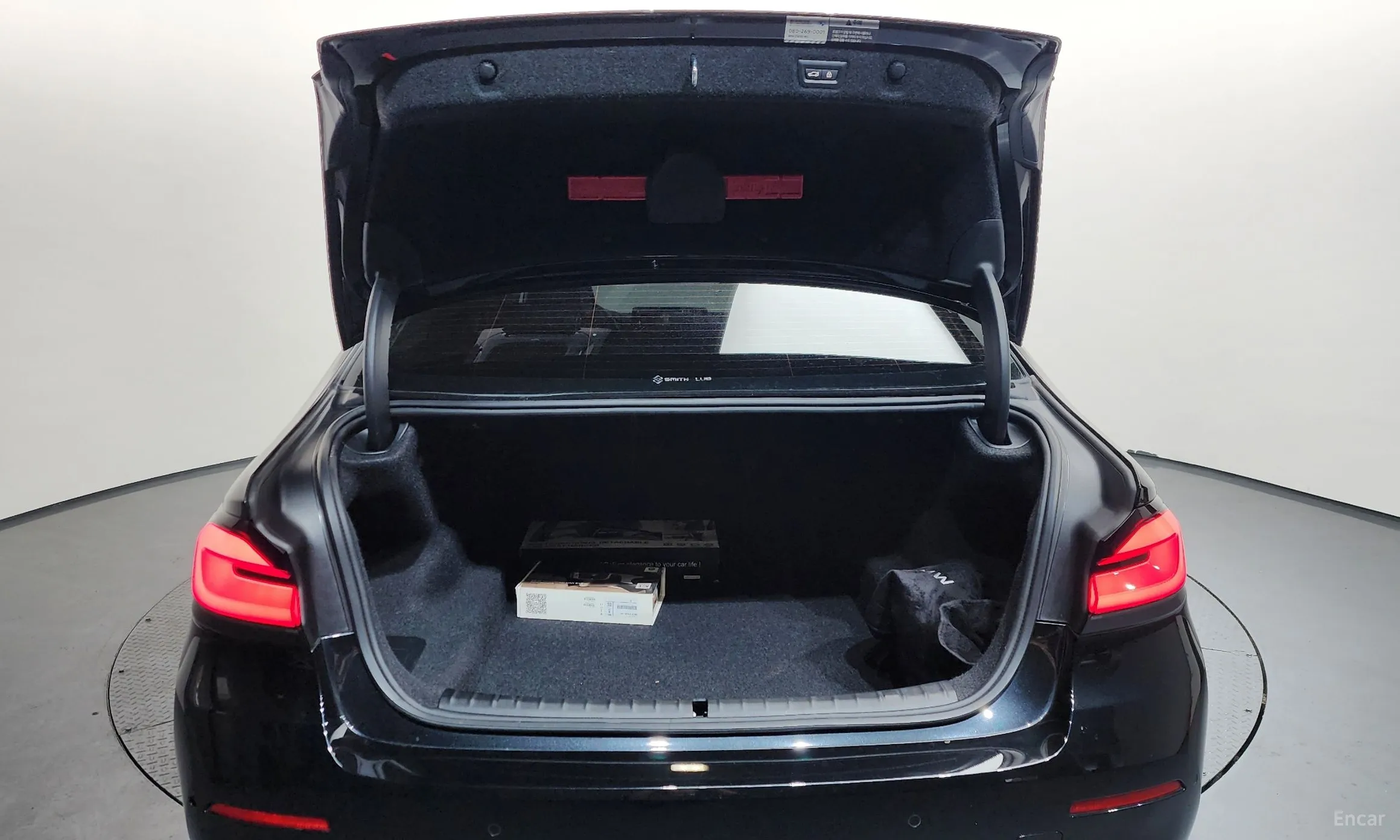 BMW 5 Series (G30) превью 20