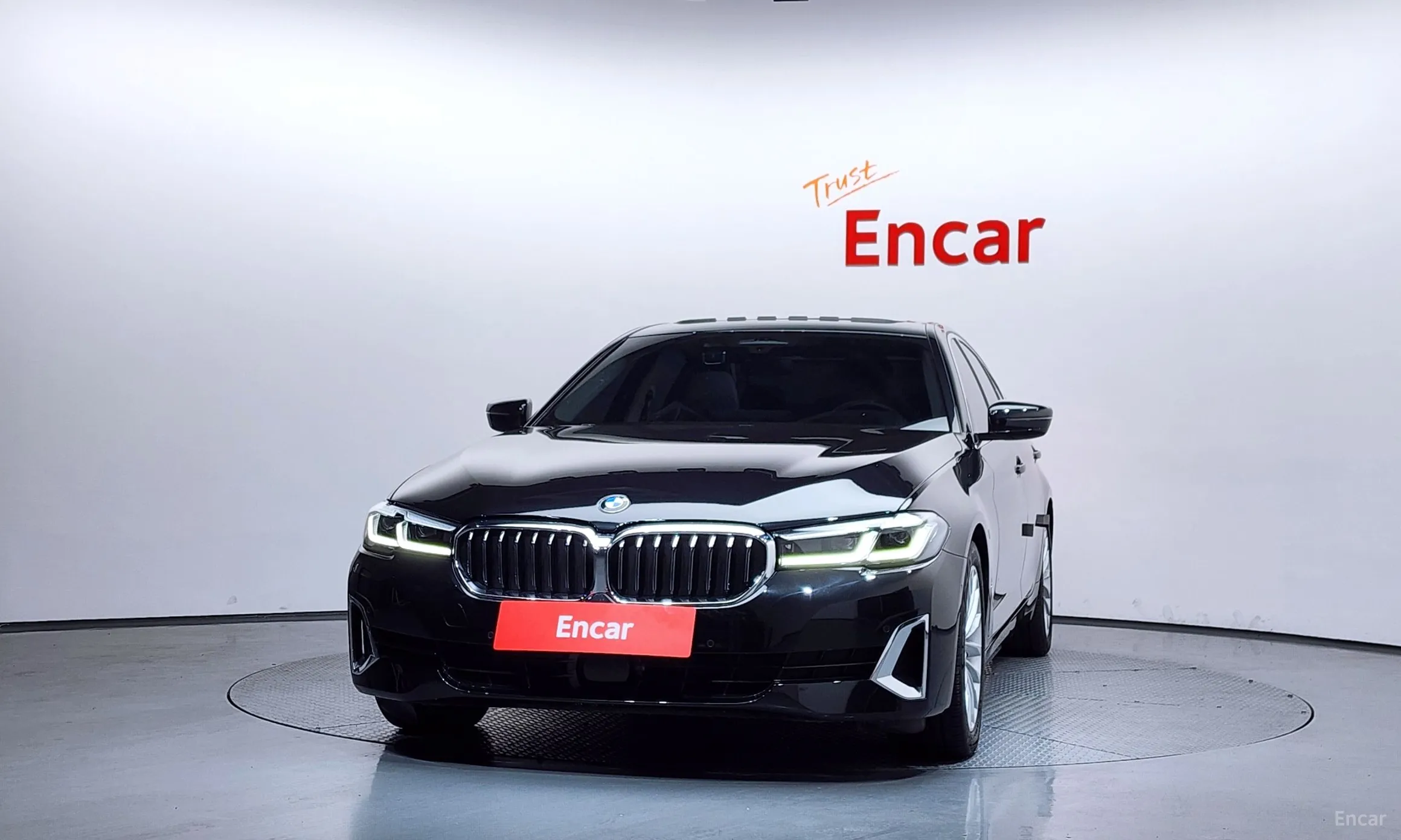 BMW 5 Series (G30) превью 3