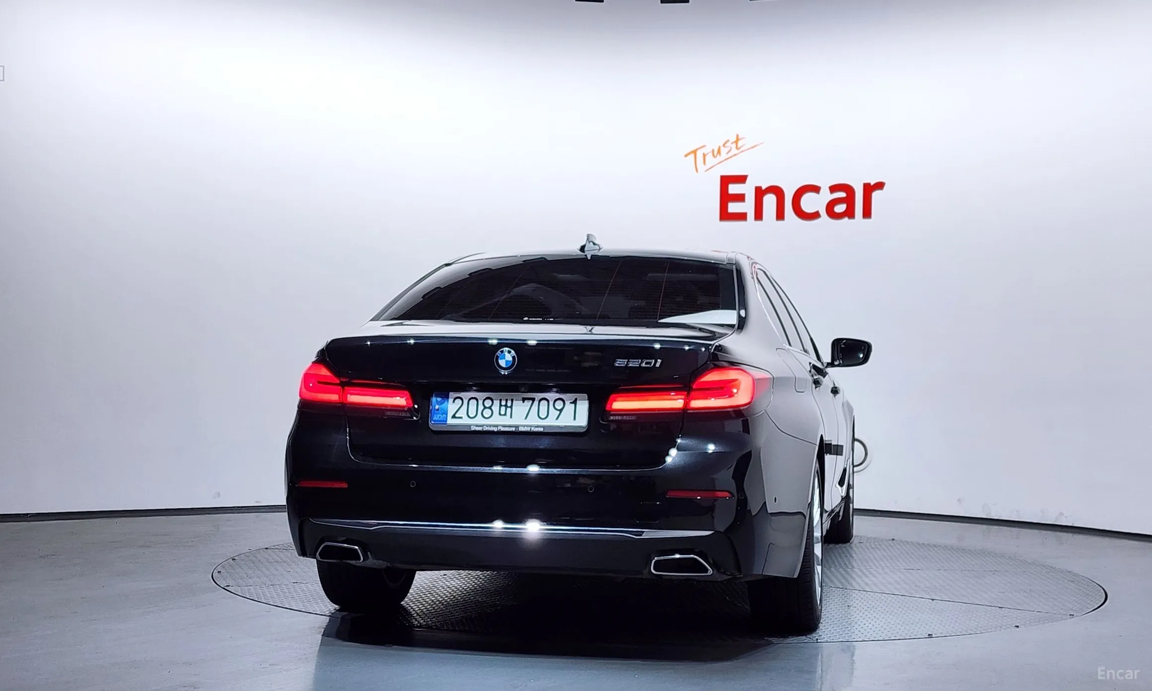 BMW 5 Series (G30) превью 4