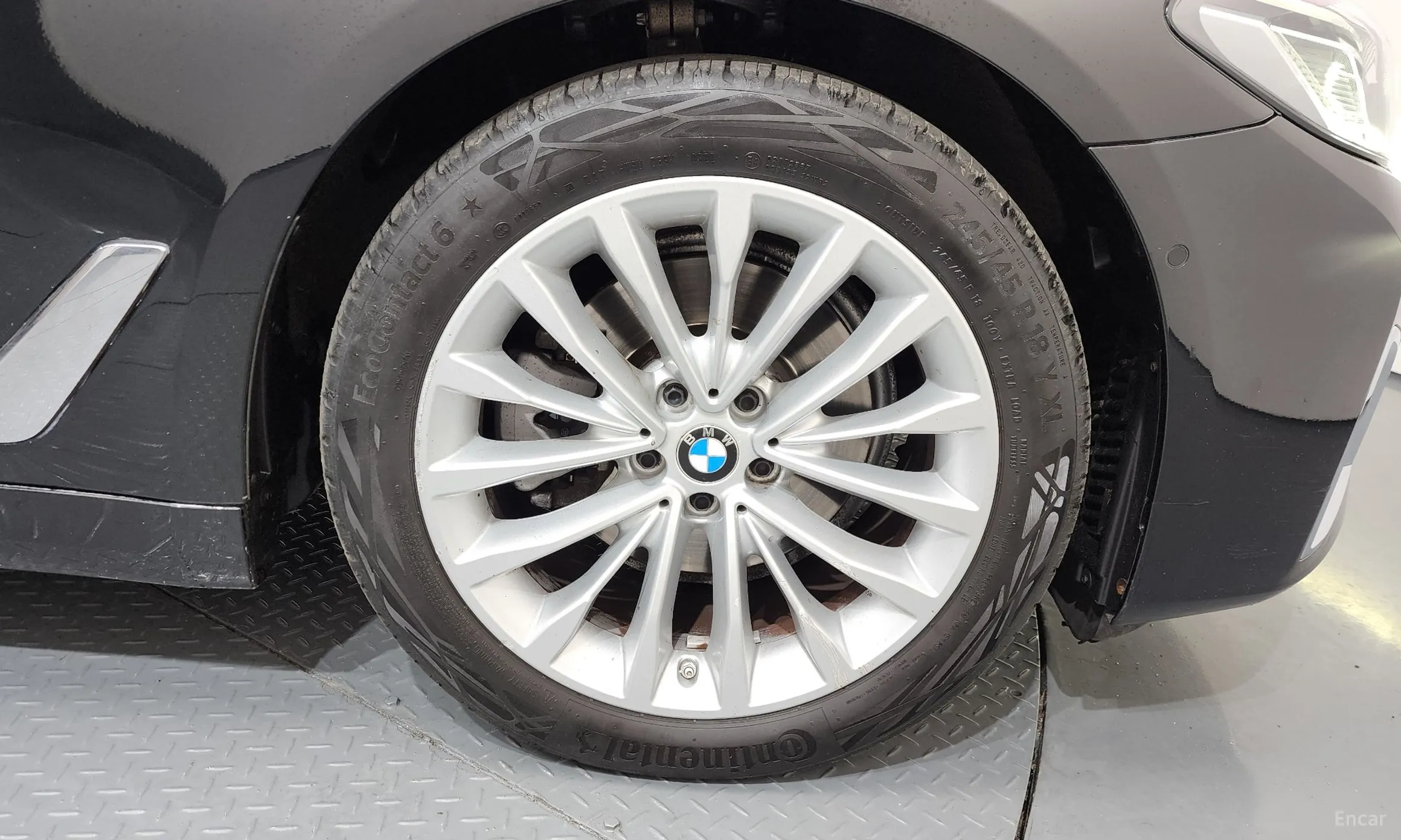 BMW 5 Series (G30) превью 5