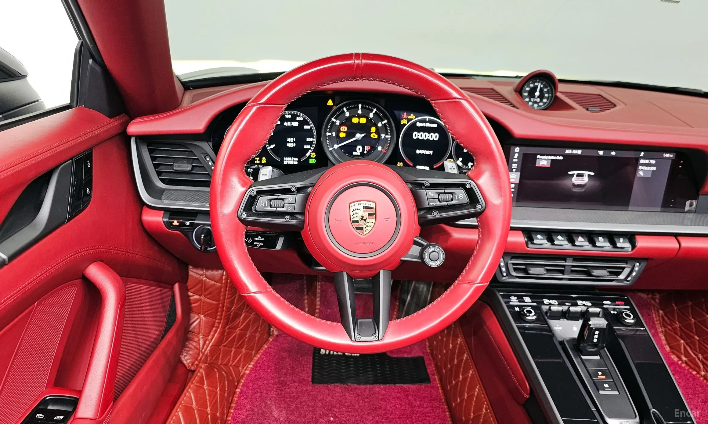 Porsche 911 (992) превью 13