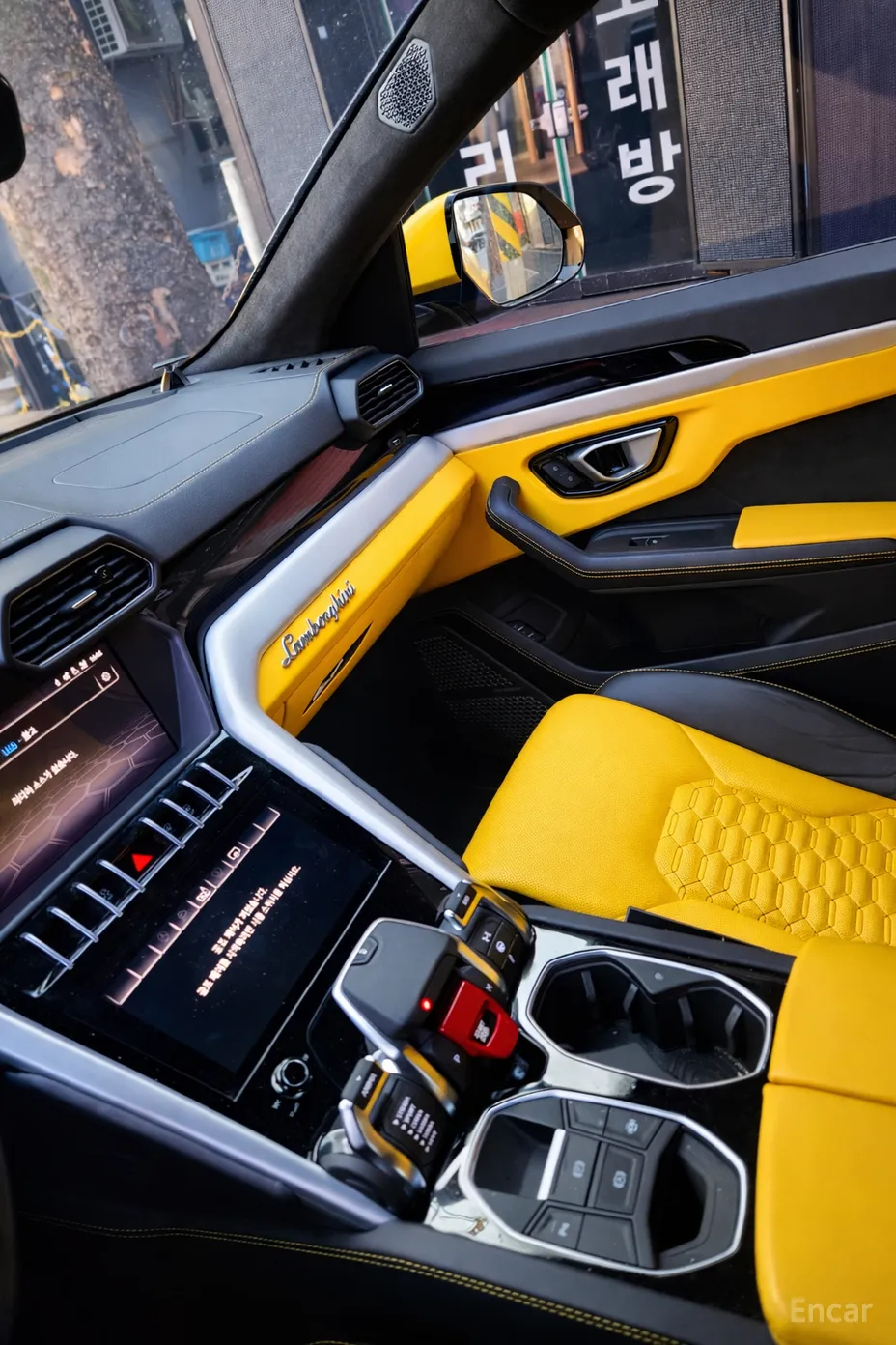 Lamborghini Urus превью 6