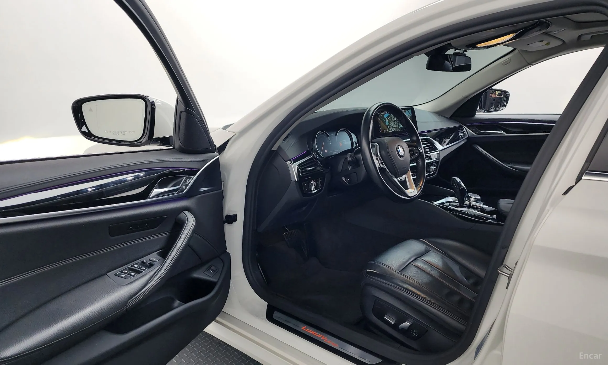 BMW 5 Series (G30) превью 10