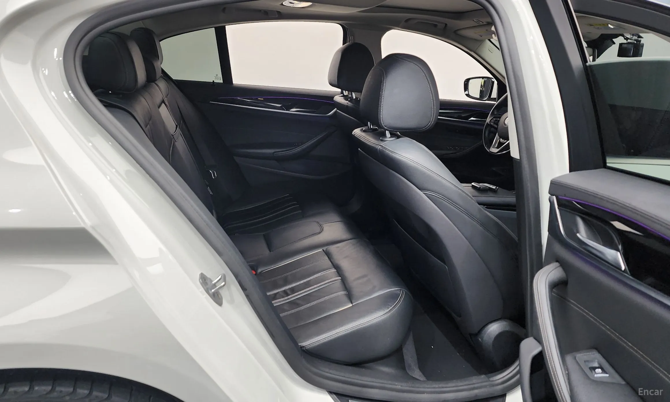 BMW 5 Series (G30) превью 12